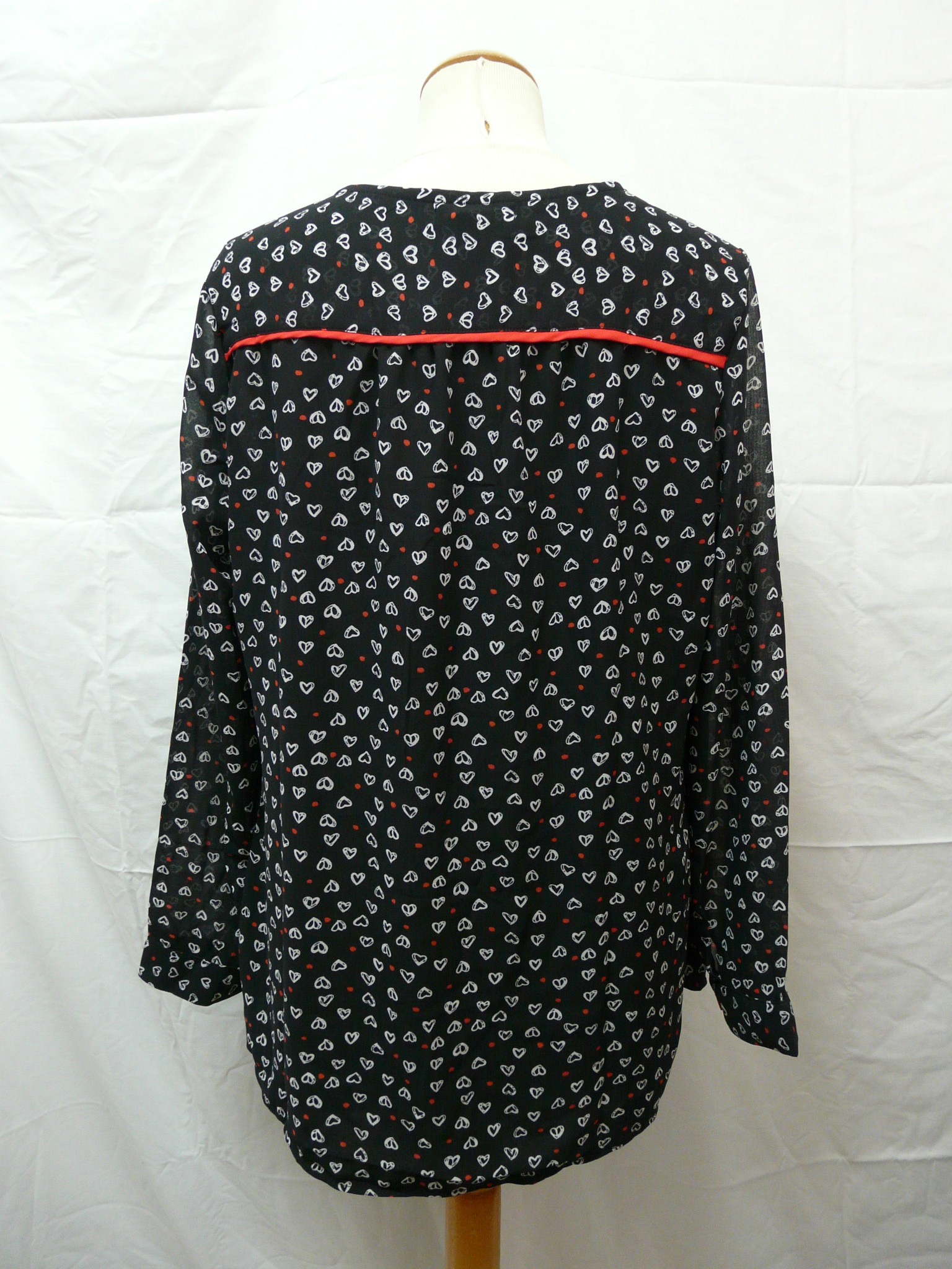 Voir photo 2 de HF51 - Blouse à motifs "cœurs" - L33 - Taille 5 (2XL) HF51 - Blouse à motifs "cœurs" - L33 - Taille 5 (2XL) Comme neuf - Vue 2 -