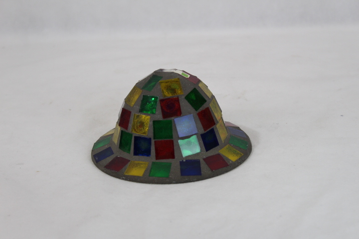 Miniature chapeau en verre mosaïque  Très bon état -  reconditionné disponible sur Label Emmaüs
