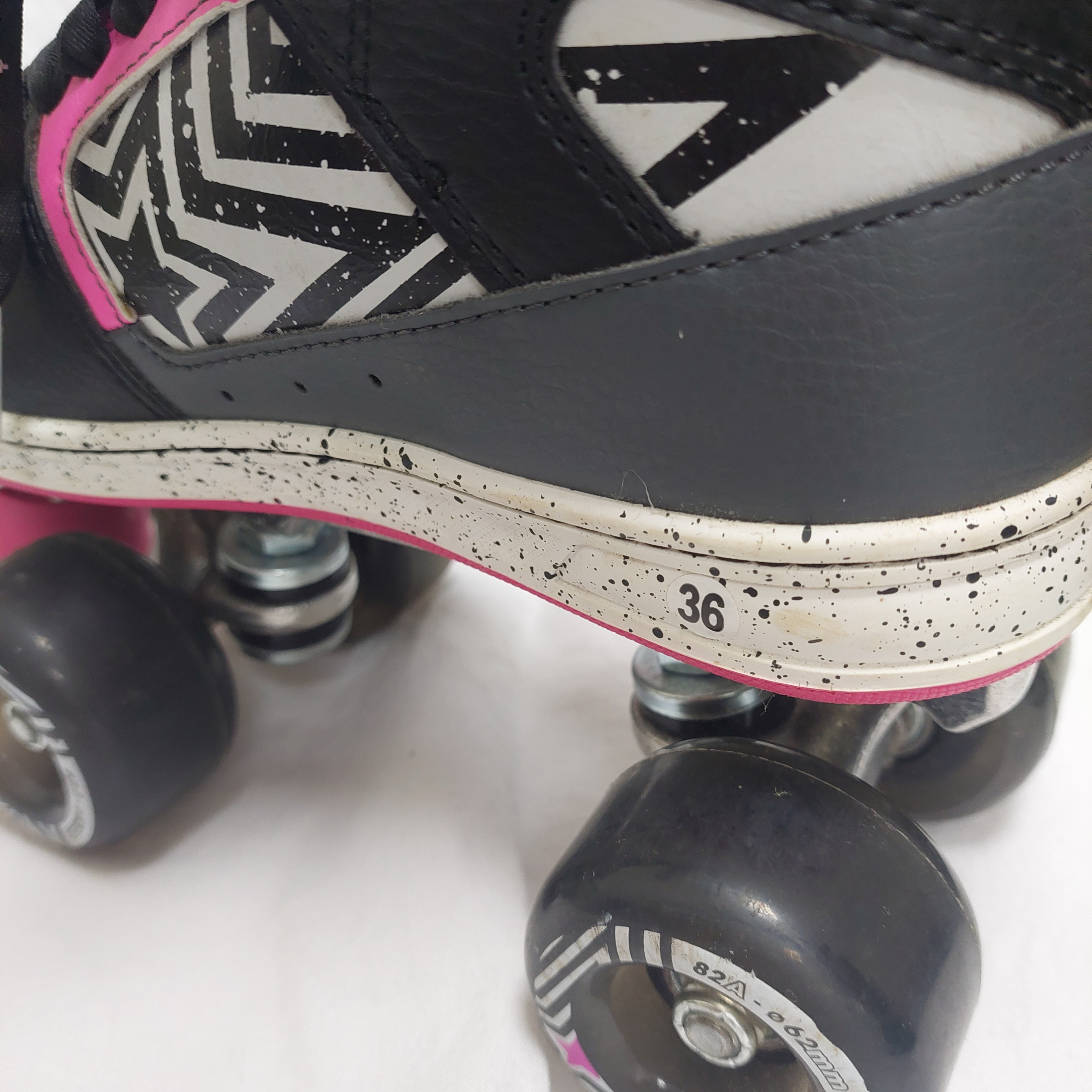 Patins à roulettes - 4 roues- rollers - Oxelo - taille 36 - rose - noir - étoile Très bon état - Vue 5 - 