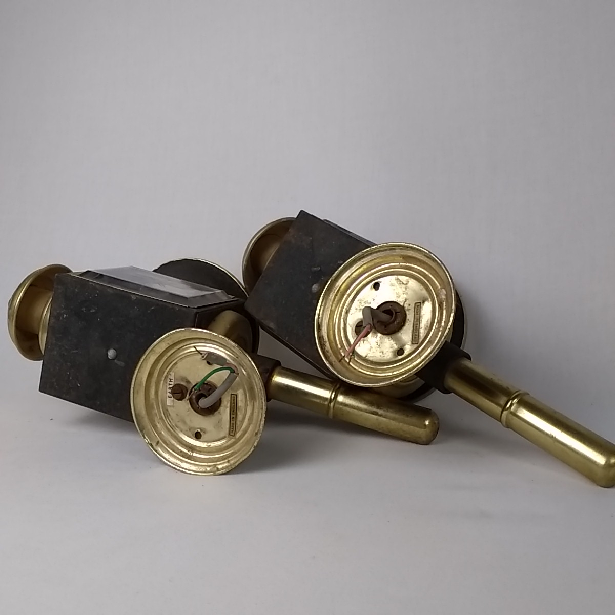 Paire d'anciennes lanternes à bougie de Calèche/Fiacre converties en lampadaires - Bon état - Photo 7