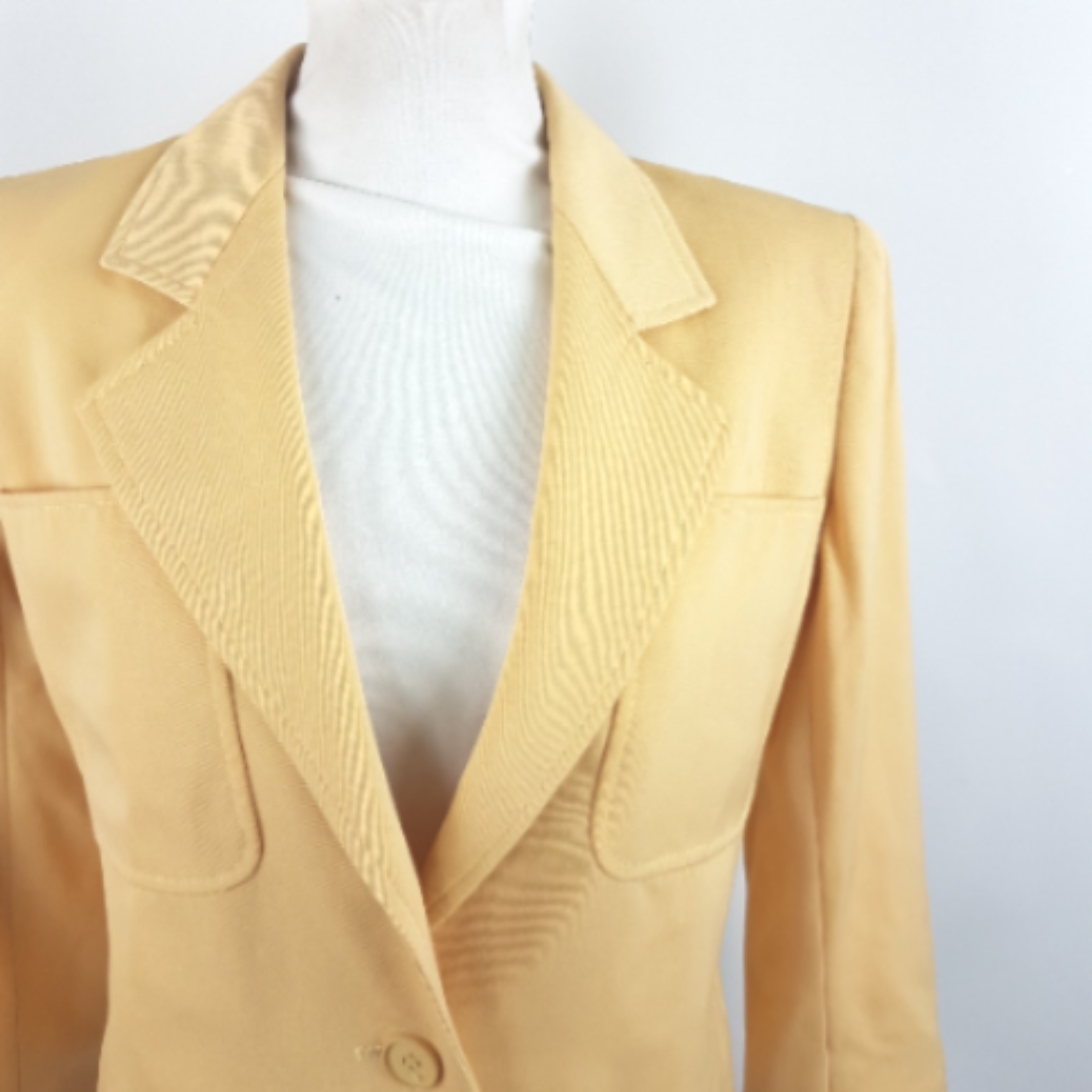 Voir photo 2 de Veste - YVES SAINT LAURENT - 38 Veste - YVES SAINT LAURENT - 38 Très bon état - Vue 2 -