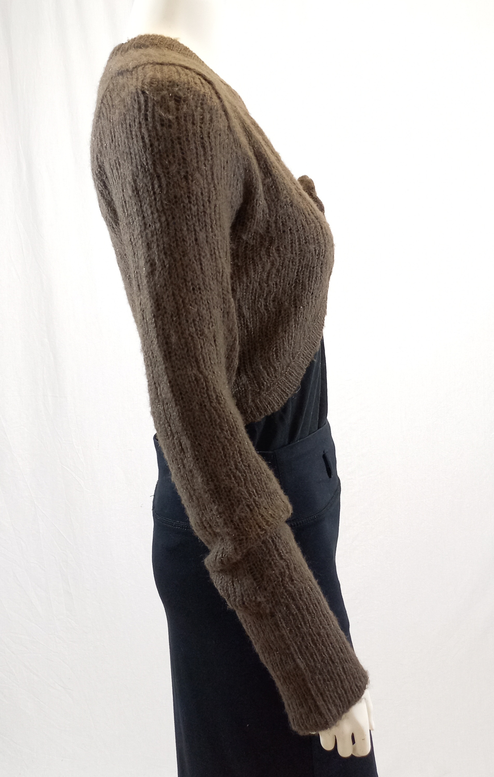 Boléro en laine coloris marron broche fleur en tricot - Photo 1