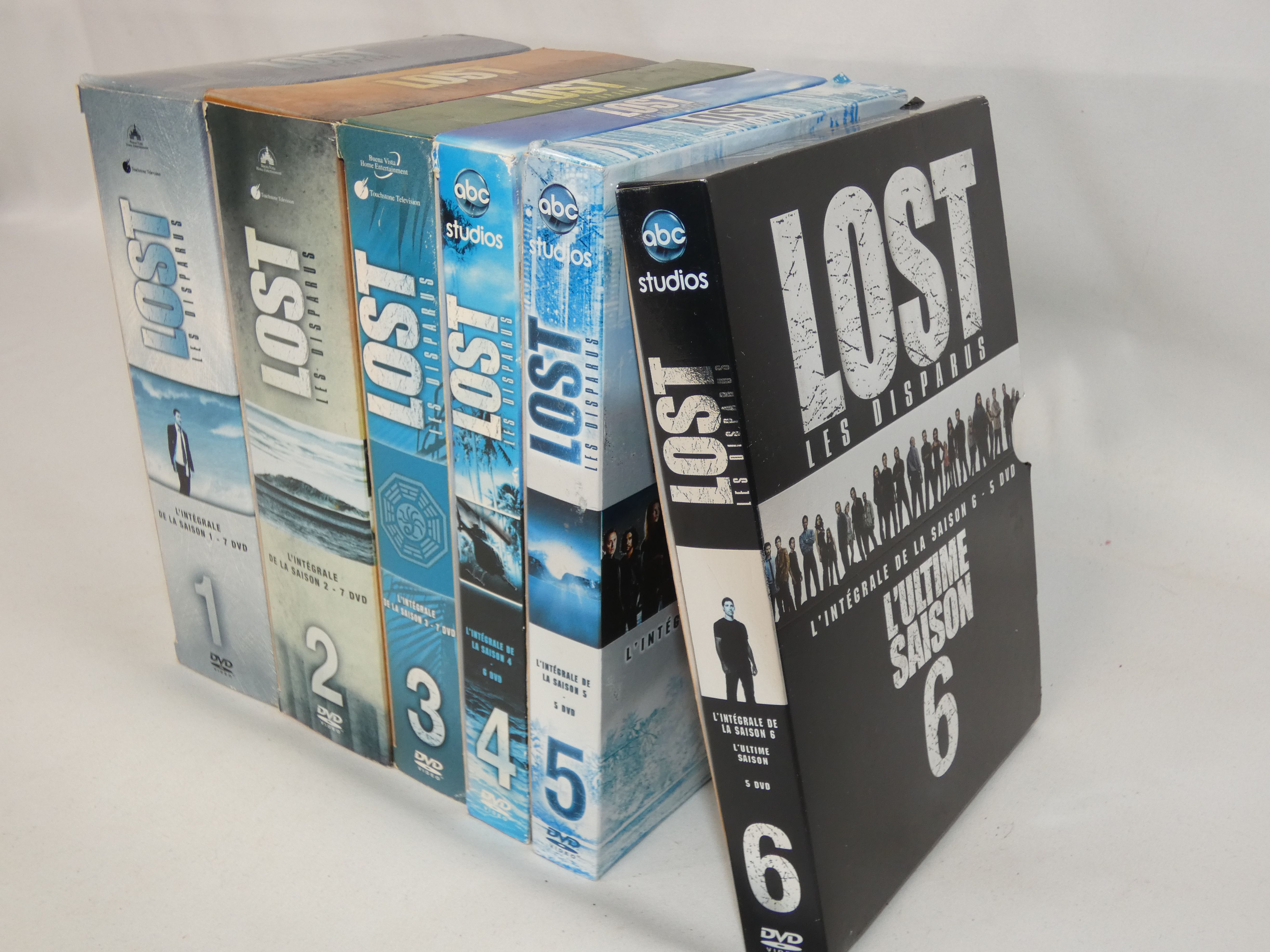 "LOST Les Disparus" l'intégrale de la série en 6 saisons 6 coffrets en DVD J.J. ABRAMS - Très bon état sur Label Emmaüs