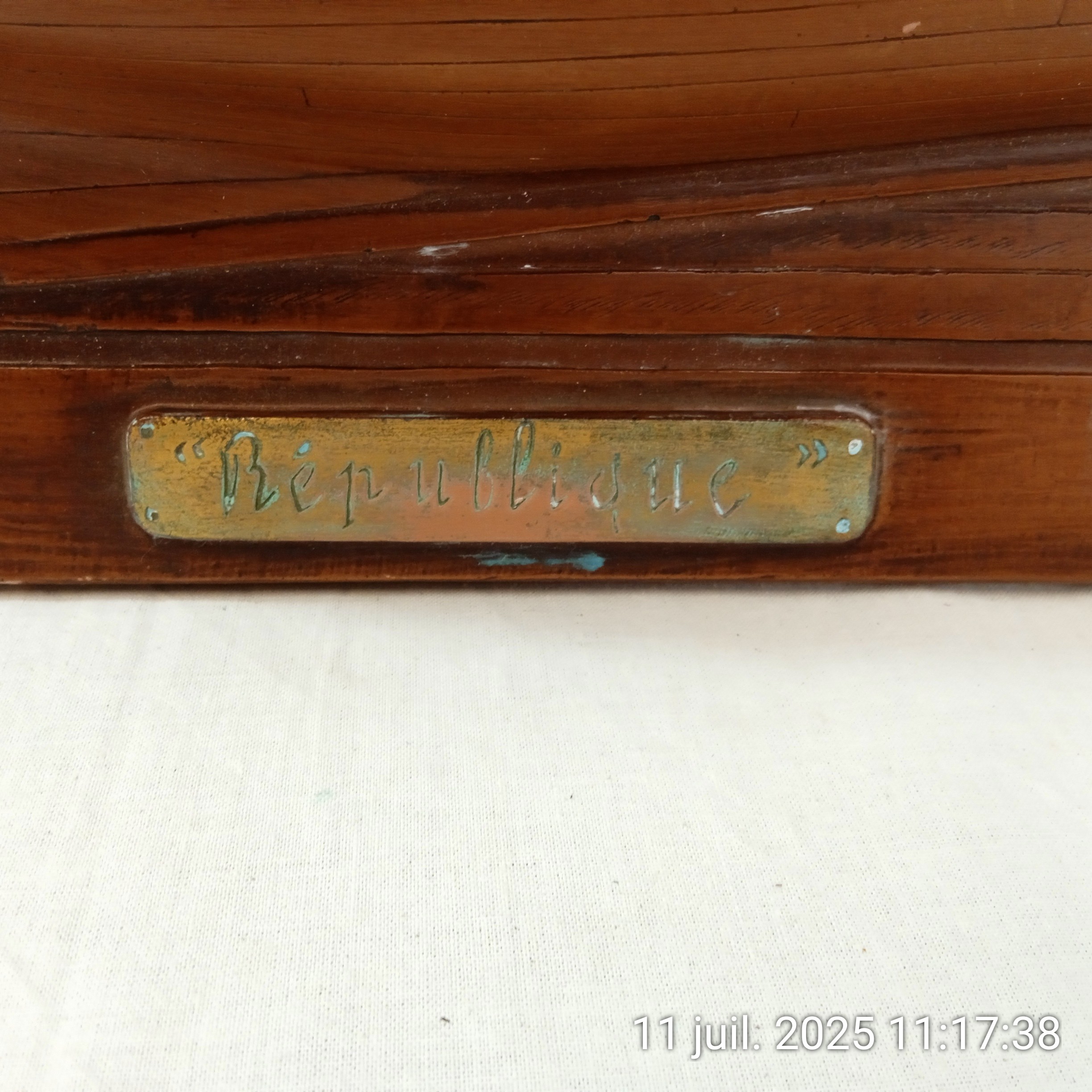 Tableau en relief demi coque de bateau 