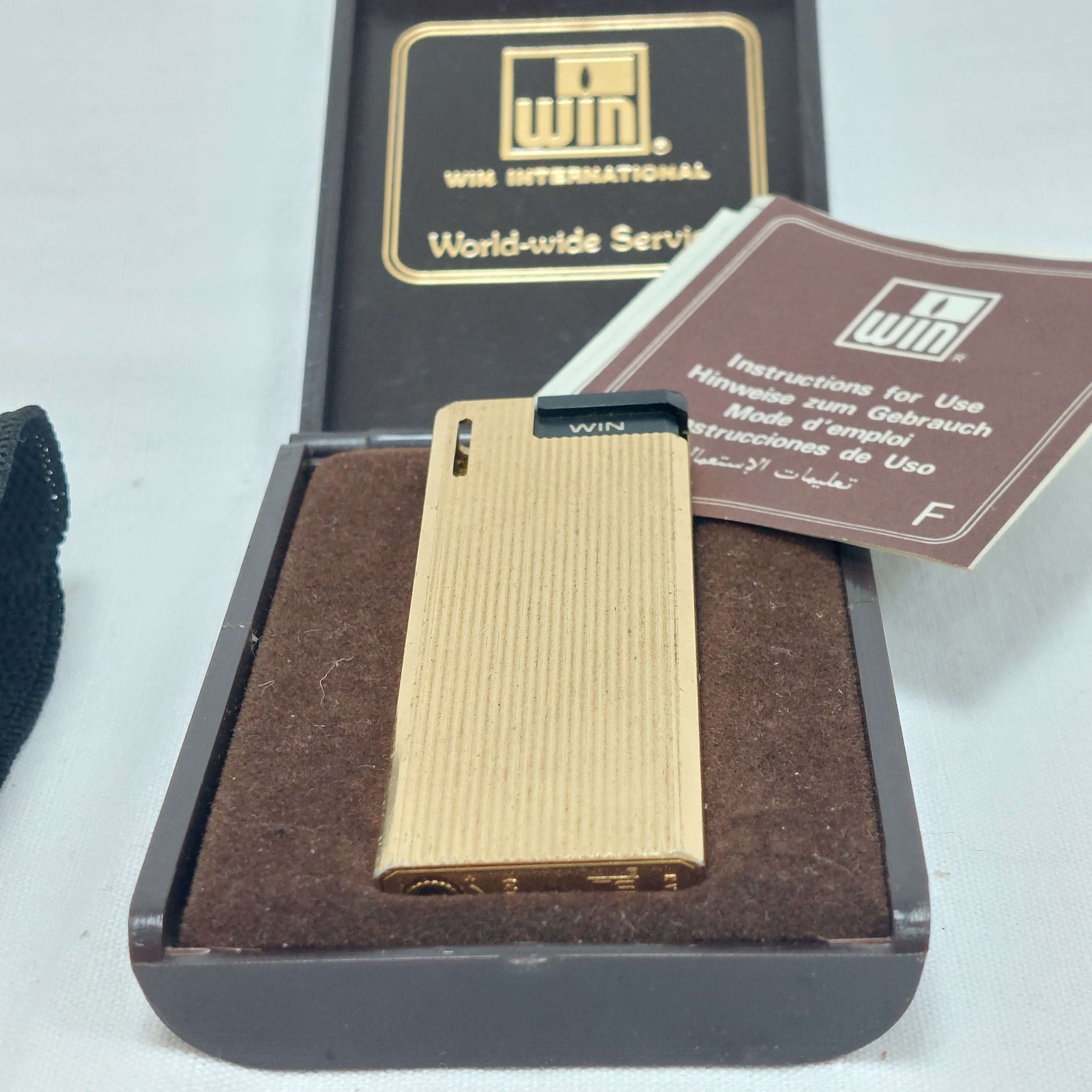 Briquet de collection - Win international- world-wide service - numéroté 50 - made in Japan Bon état - Vue 2 - 