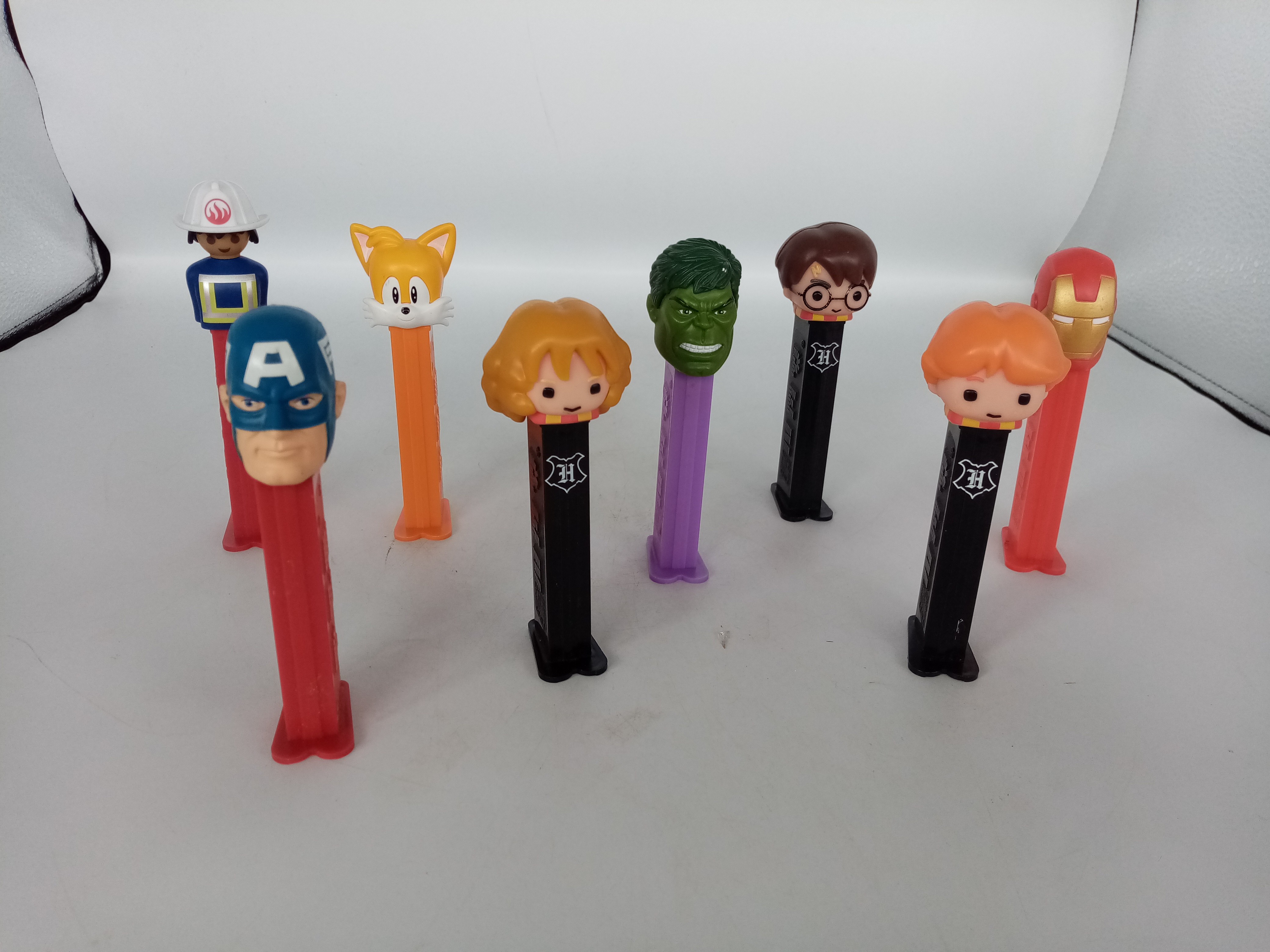Lot de 8 distributeurs de bonbons PEZ Bon état - Vue 4 - 