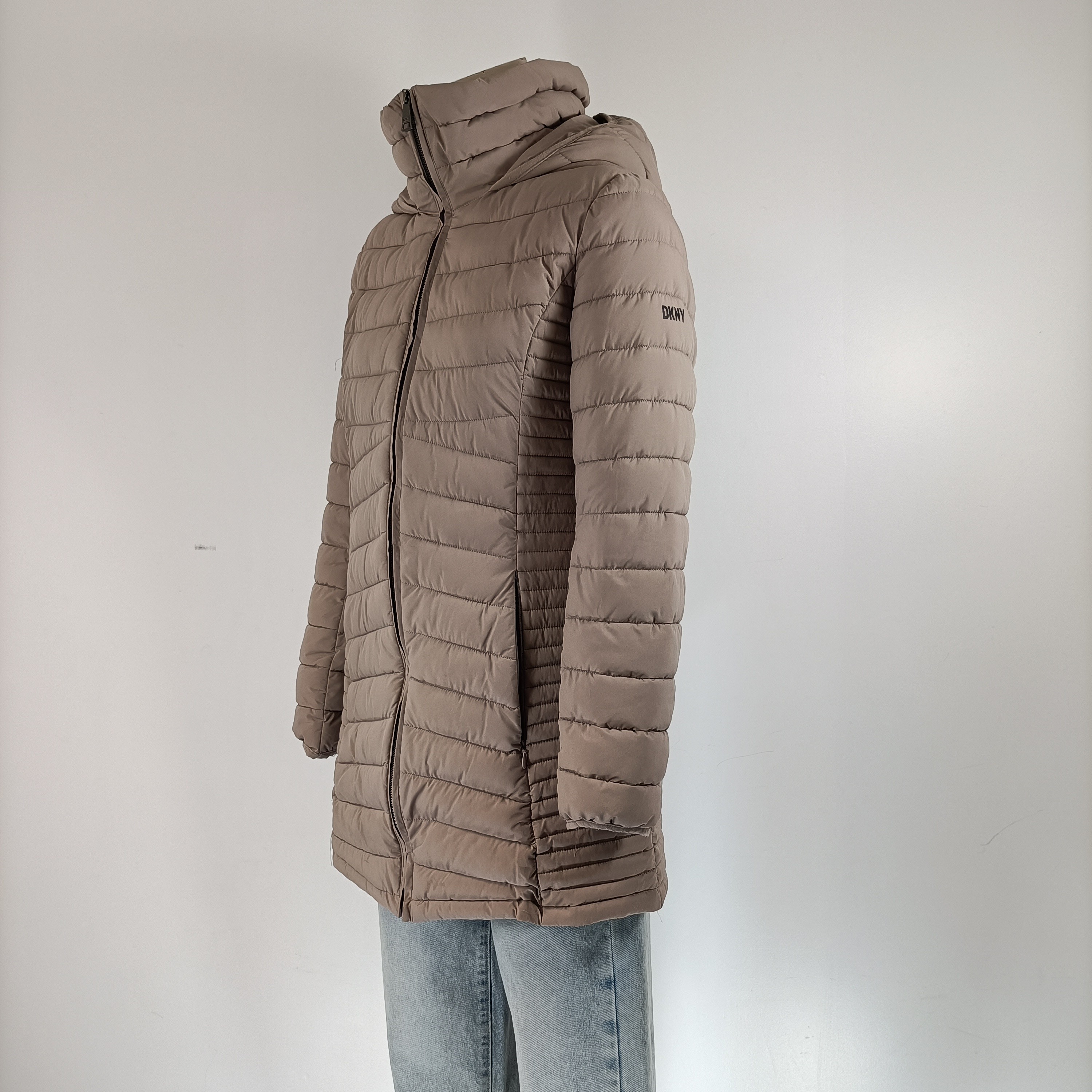 Doudoune beige DKNY Donna Karan New York à capuche, coupe mi-longue légère et chaude, logo dos, taille S  - Vue 3 - 