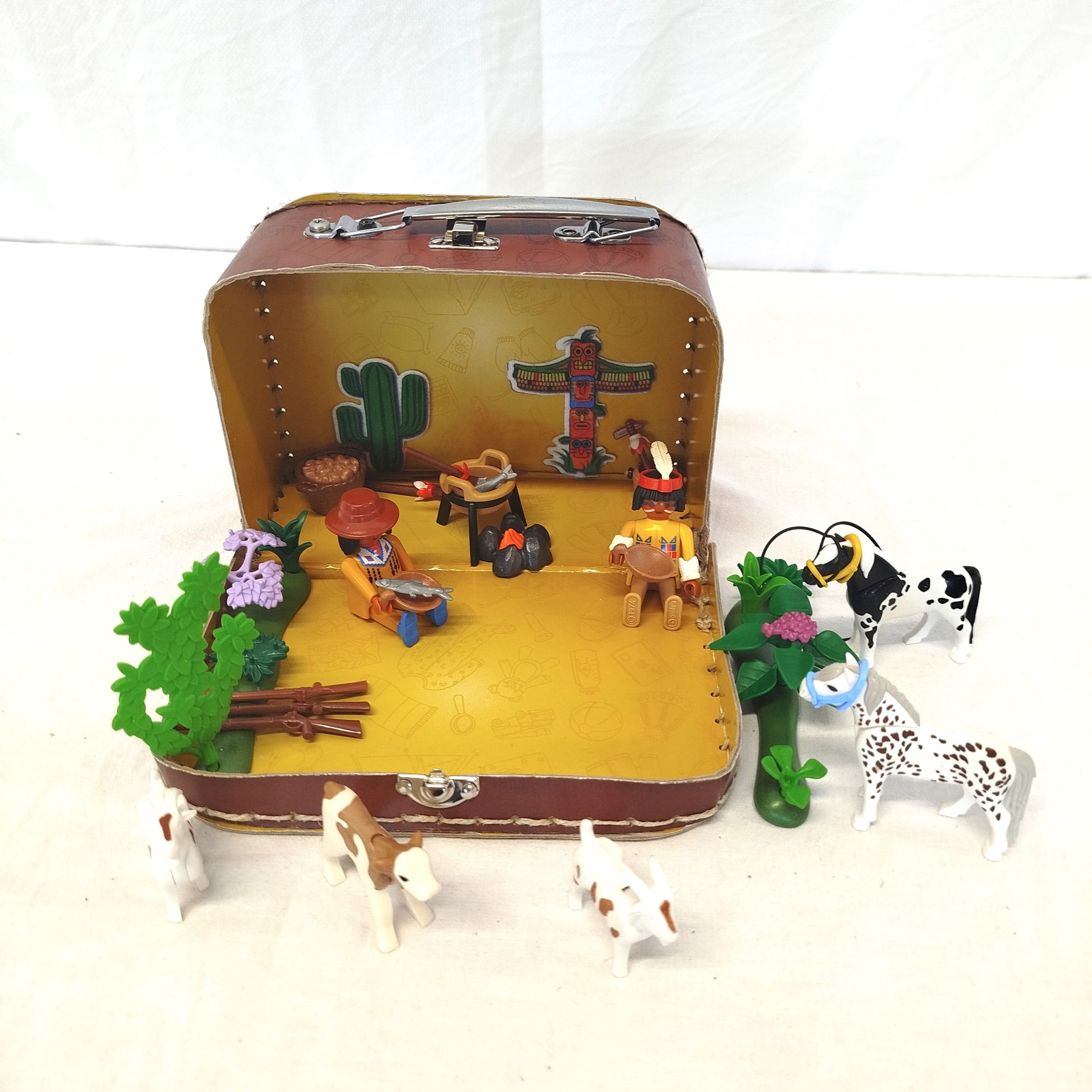 Acheter Recomposition "Indiens et accessoires" - Playmobil Bon état - 10,00 € Recomposition "Indiens et accessoires" - Playmobil Bon état - reconditionné disponible sur Label Emmaüs