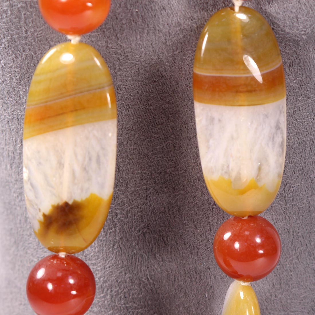 Collier en pierre Bon état - Vue 2 - 