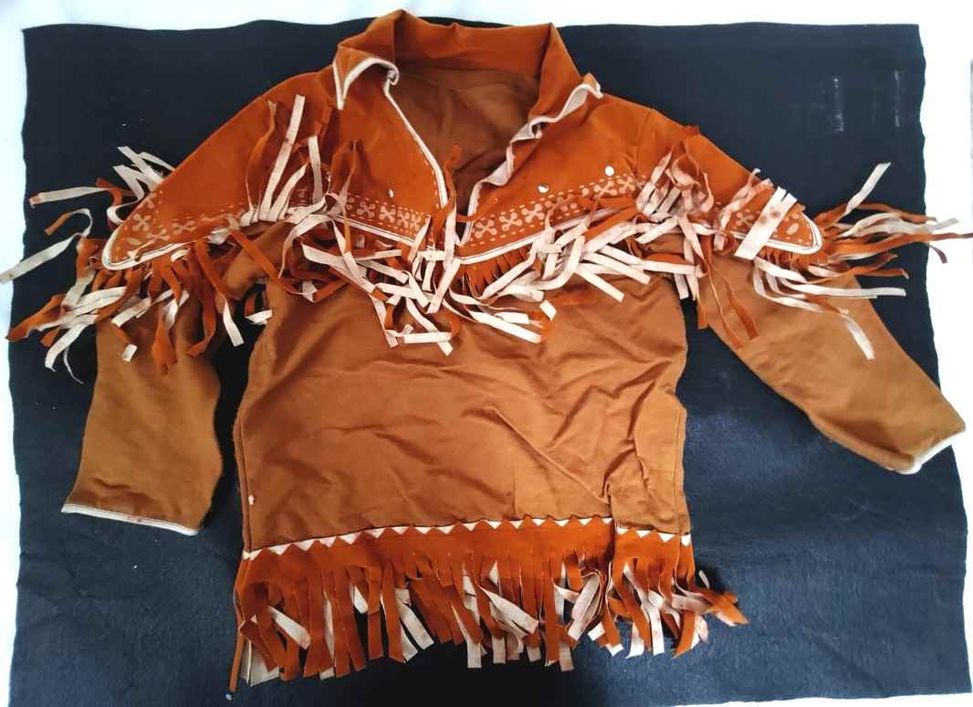 Voir photo 5 de Déguisement Trappeur (5/7 ans), Anselme, bal Masqué, complet, vintage, made in France. Déguisement Trappeur (5/7 ans), Anselme, bal Masqué, complet, vintage, made in France. - Vue 5 -