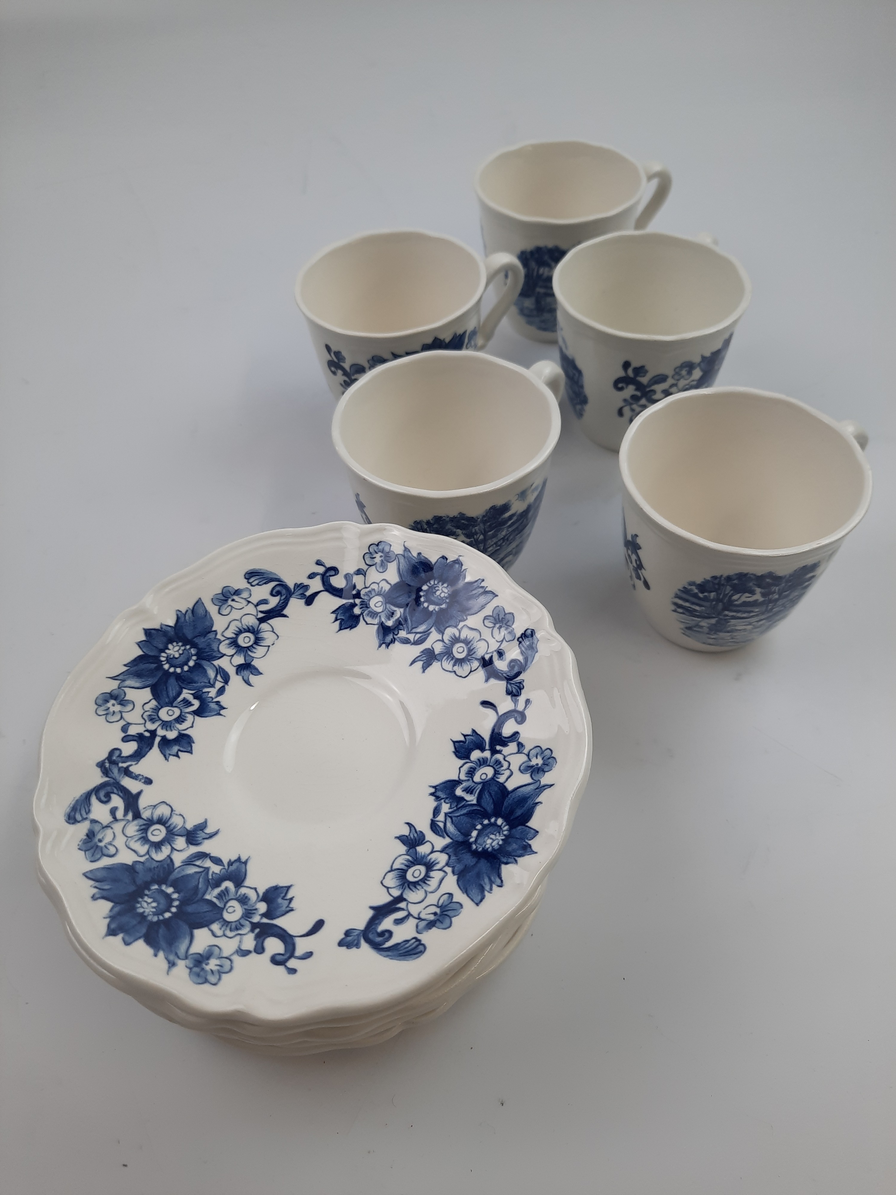 Voir photo 10 de Ensemble de 5 tasses et 6 sous tasses, Sarreguemines Ensemble de 5 tasses et 6 sous tasses, Sarreguemines Très bon état - Vue 10 -