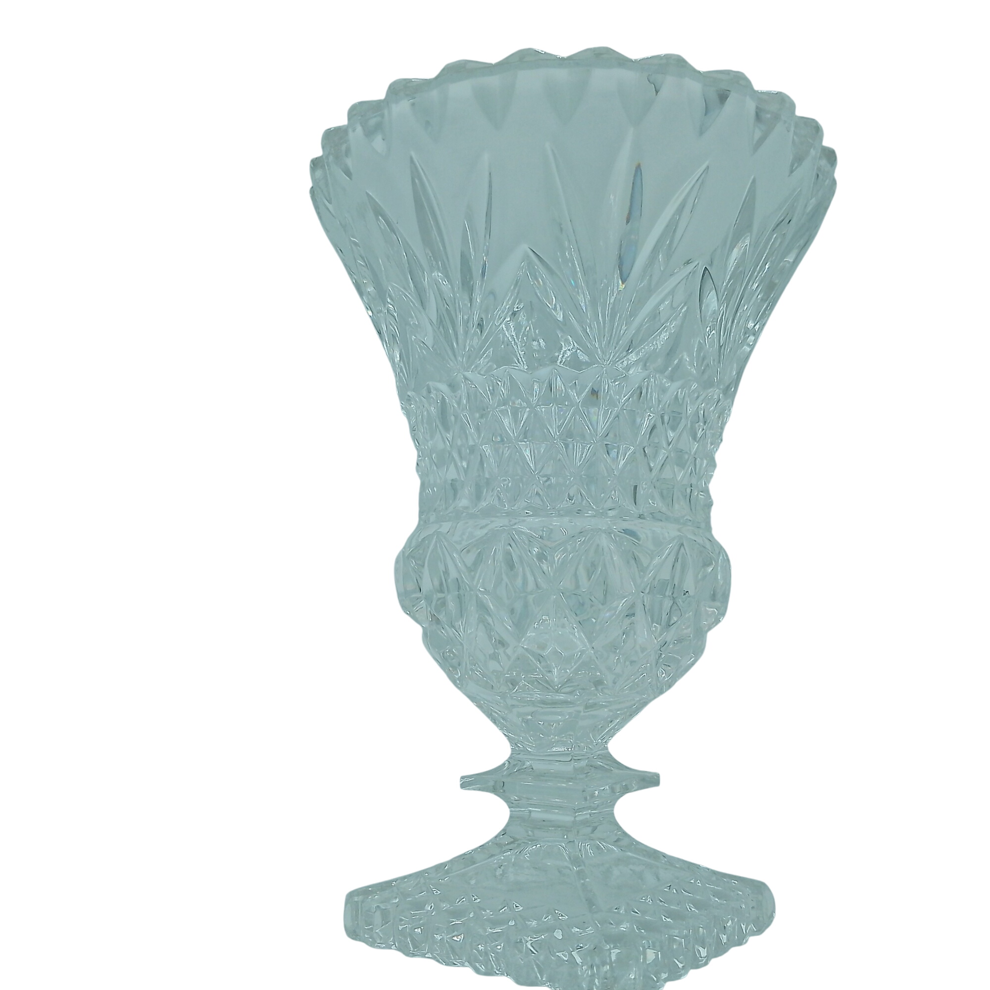 Acheter Vase en cristal taillé Bon état - 15,00 € Vase en cristal taillé Bon état - reconditionné disponible sur Label Emmaüs