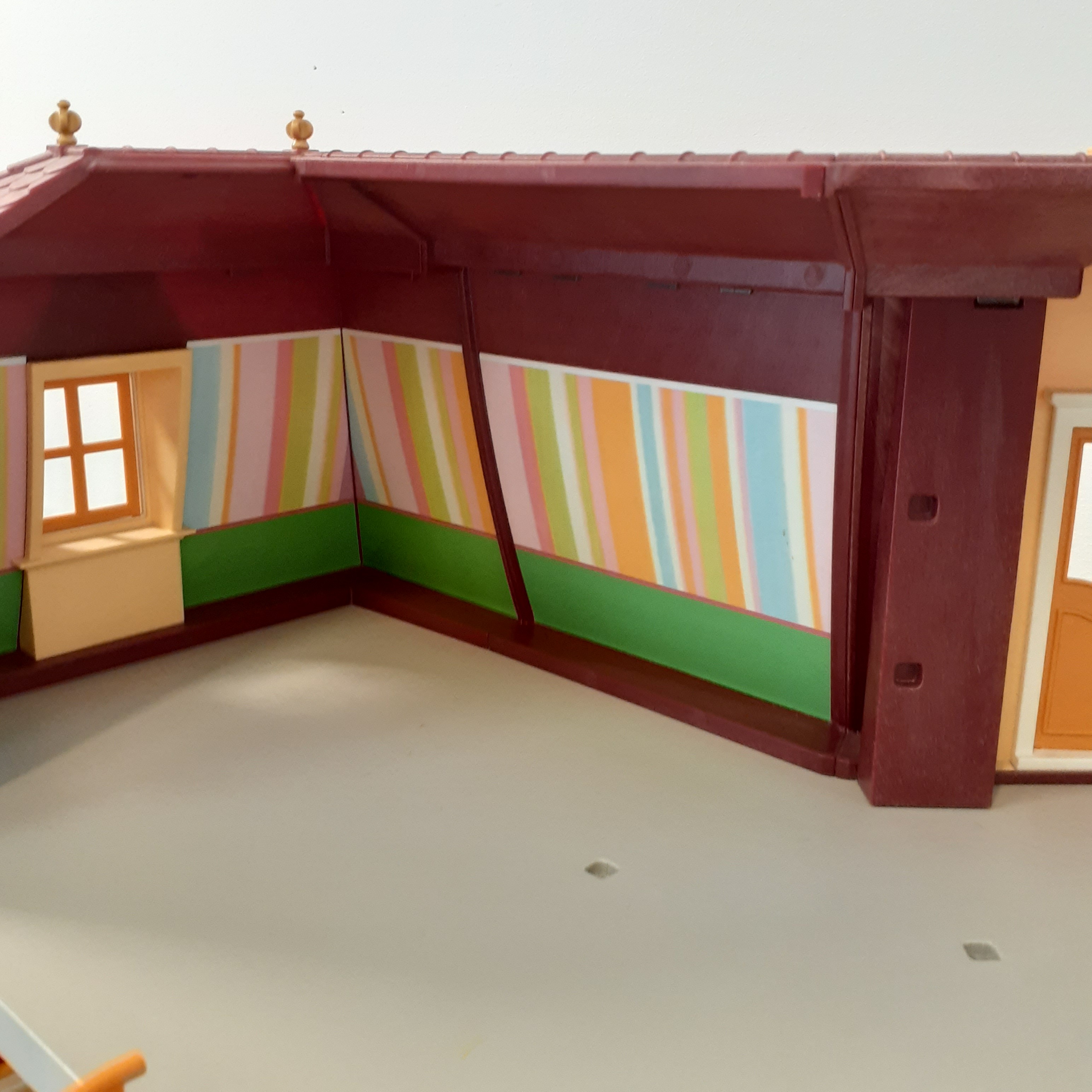 Playmobil 5302 et 5333 - Maison de ville et Chambre des enfants avec lits décorés Bon état - Vue 6 - 