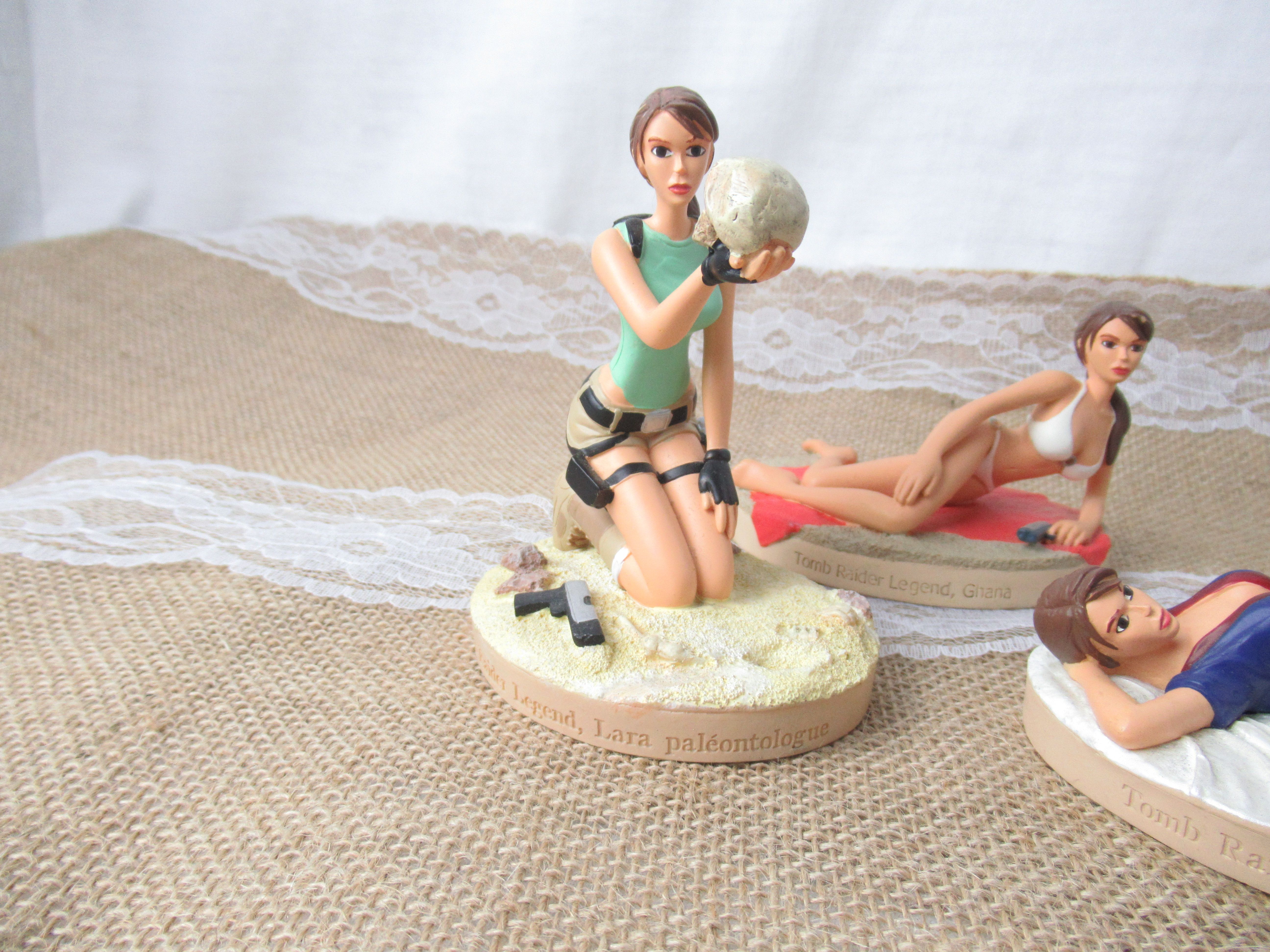 Lot de 8 figurines Lara Croft Tomb Raider Bon état - Vue 3 - 