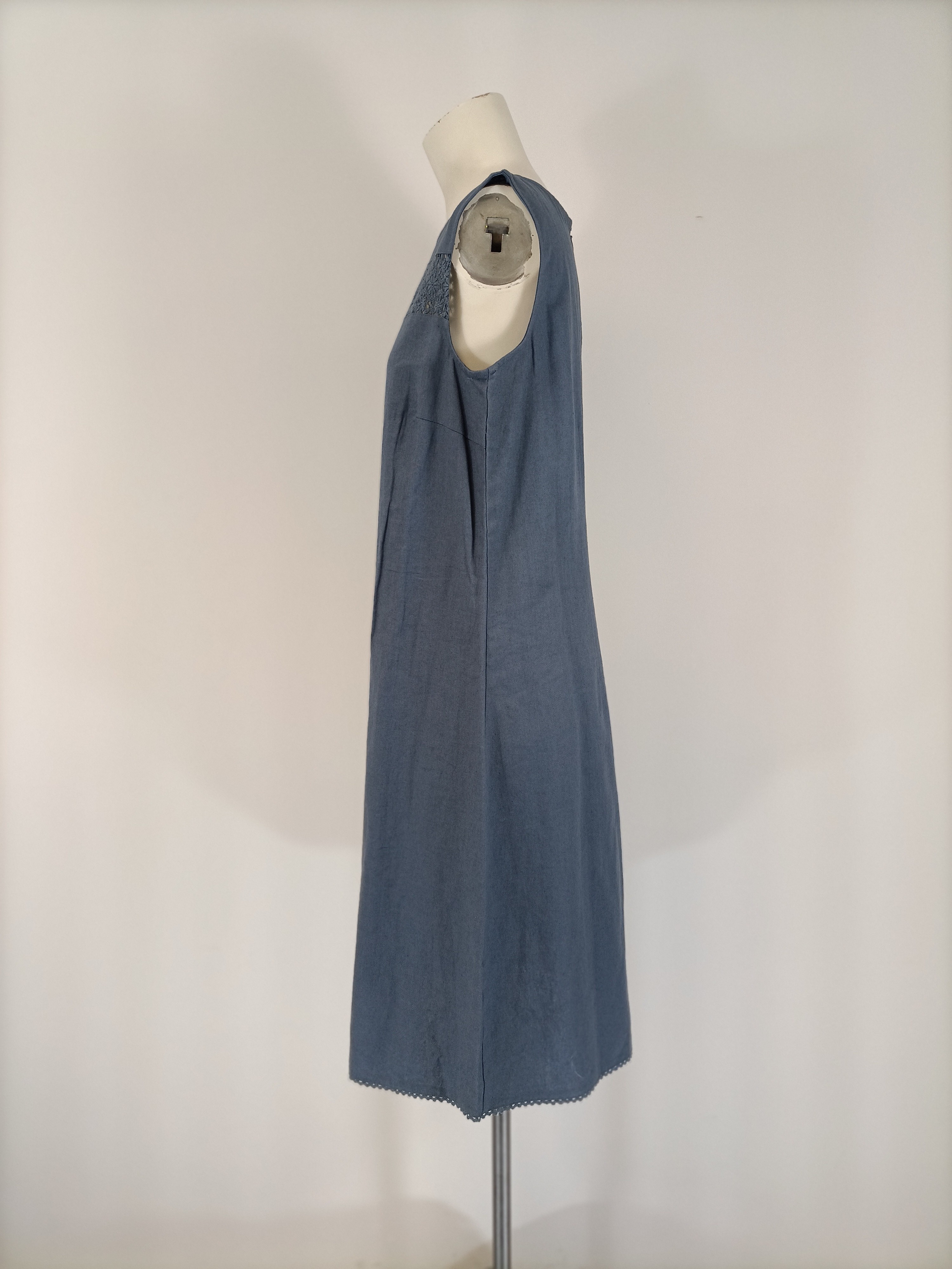 Robe grise sans manches maille légère détail brodé coupe fluide Taille L - 40 Comme neuf - Vue 2 - 