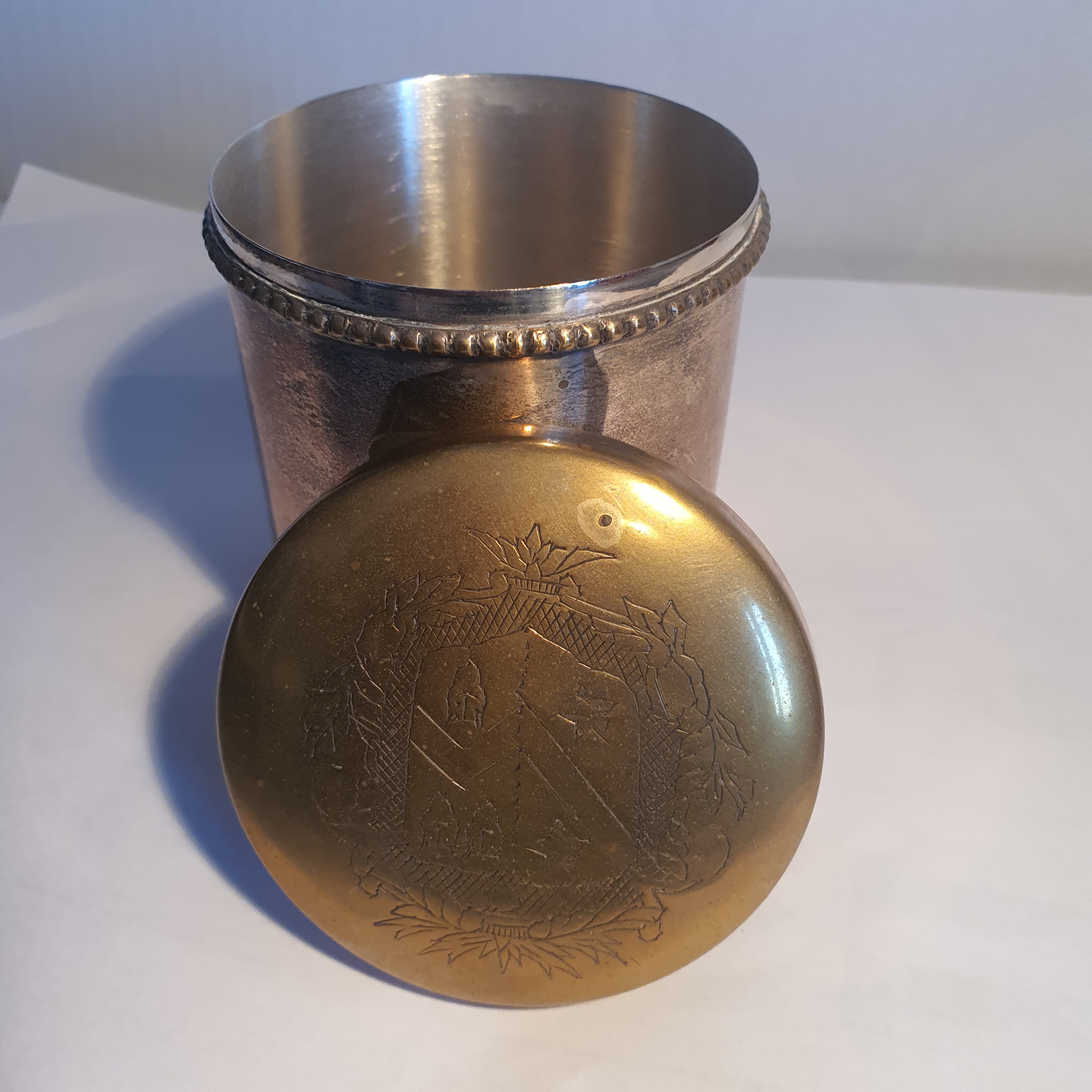 Boite à tabac Weinberg. Bon état - Vue 2 - 