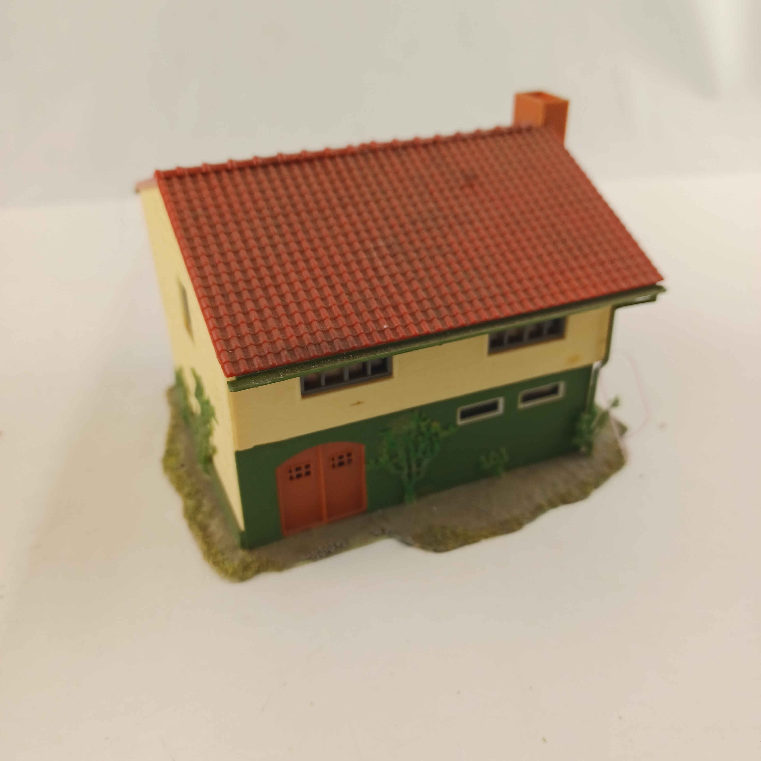Maquette de modélisme d'une maison à cheminée de 10x9x8 cm Très bon état - Vue 3 - 