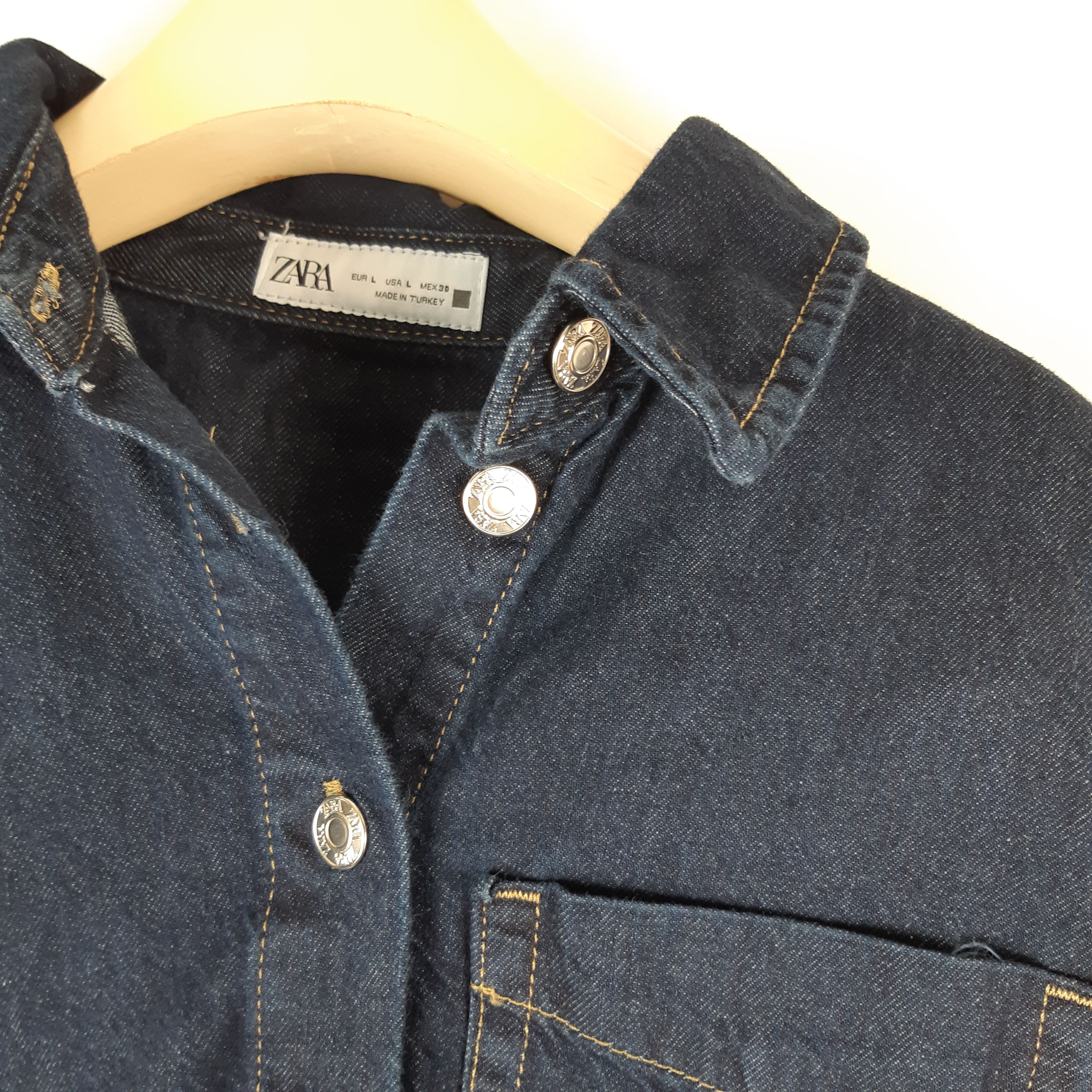 Zara - Veste denim courte bleue - Taille L mesures Carrure= 40 Poitrine= 52 Longueur= 44 Très bon état - Vue 2 - 