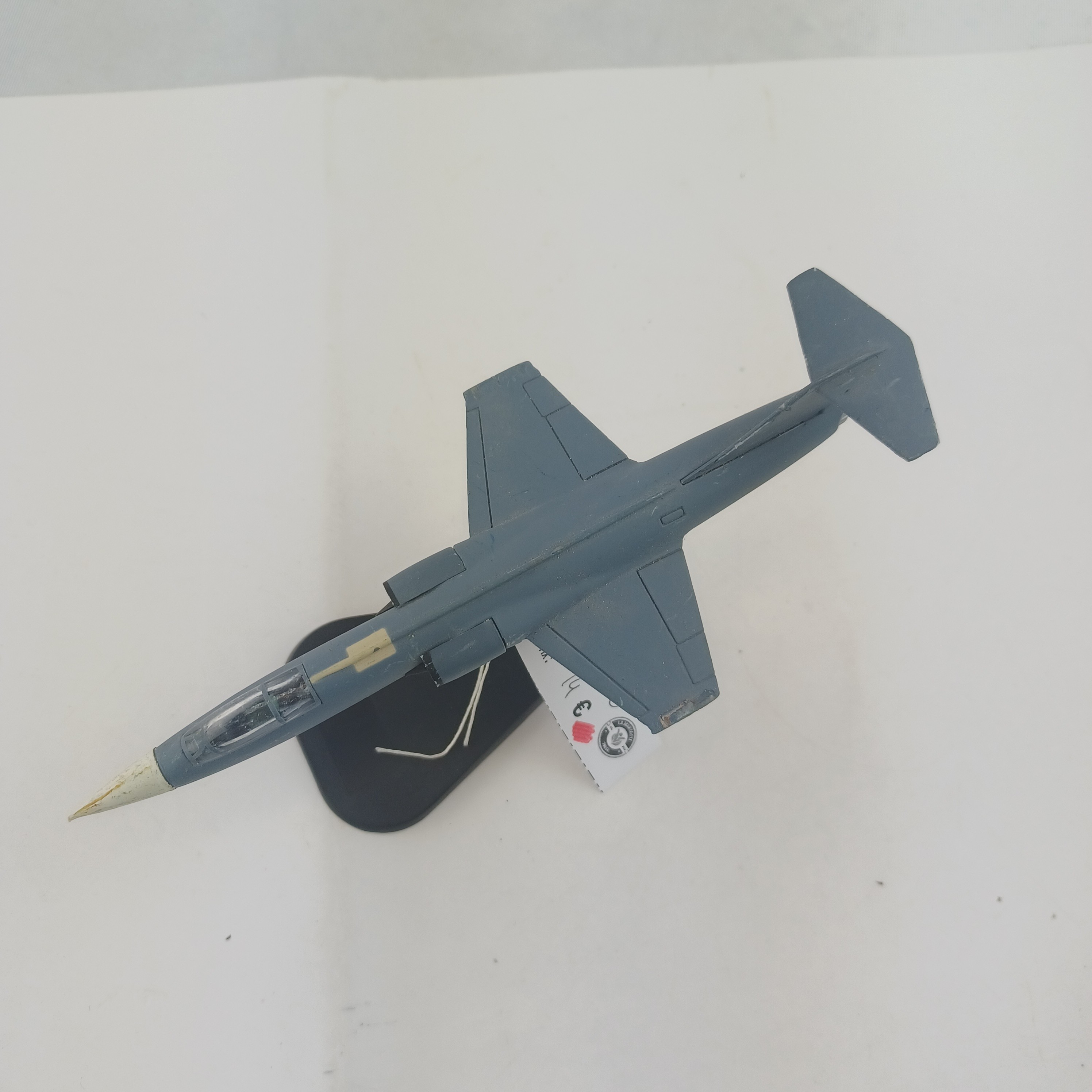 Avion militaire miniature Bon état - Vue 2 - 