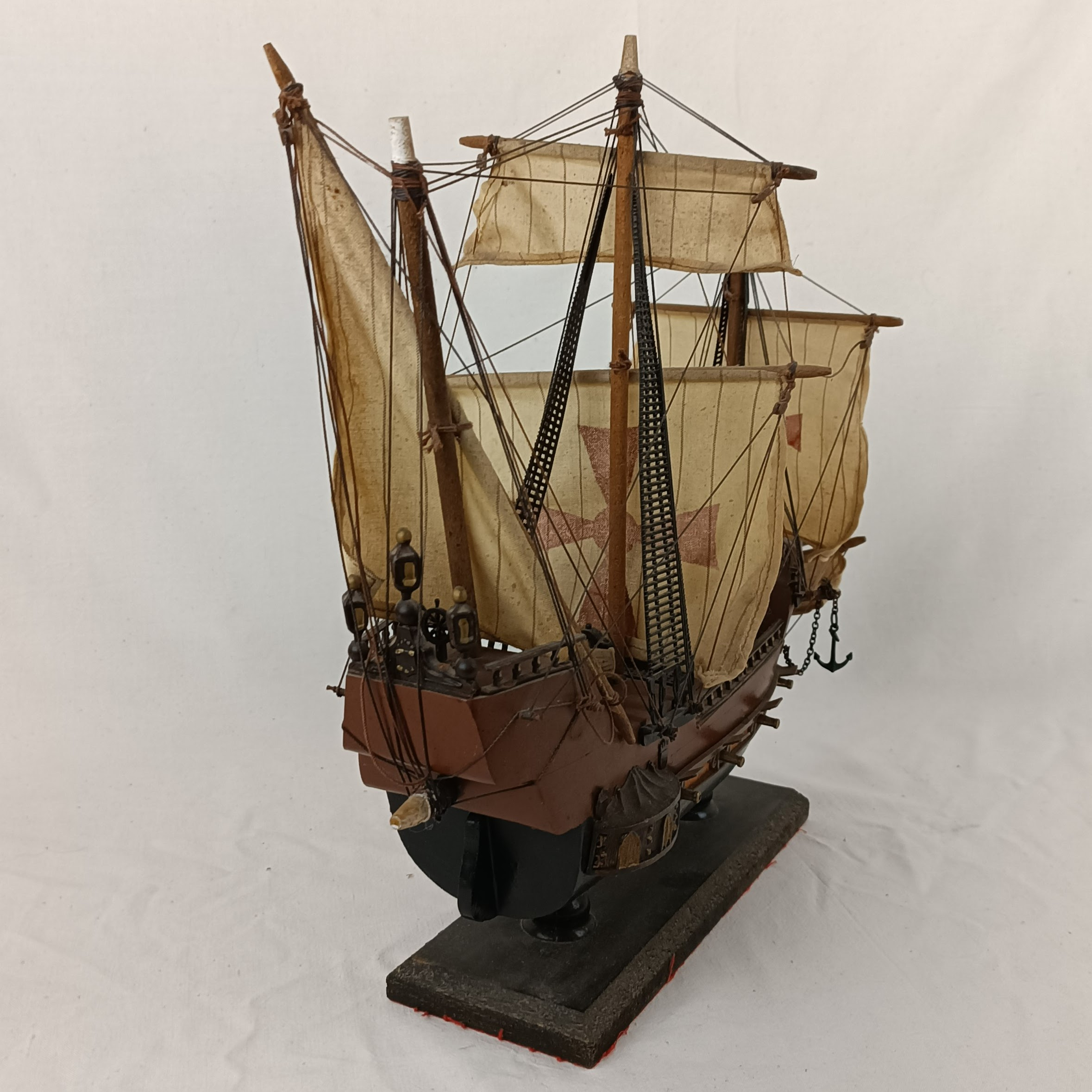 Maquette de bateau en bois, Caravelle espagnole du 15ème siècle, fabriquée en Espagne État correct - Vue 7 - 