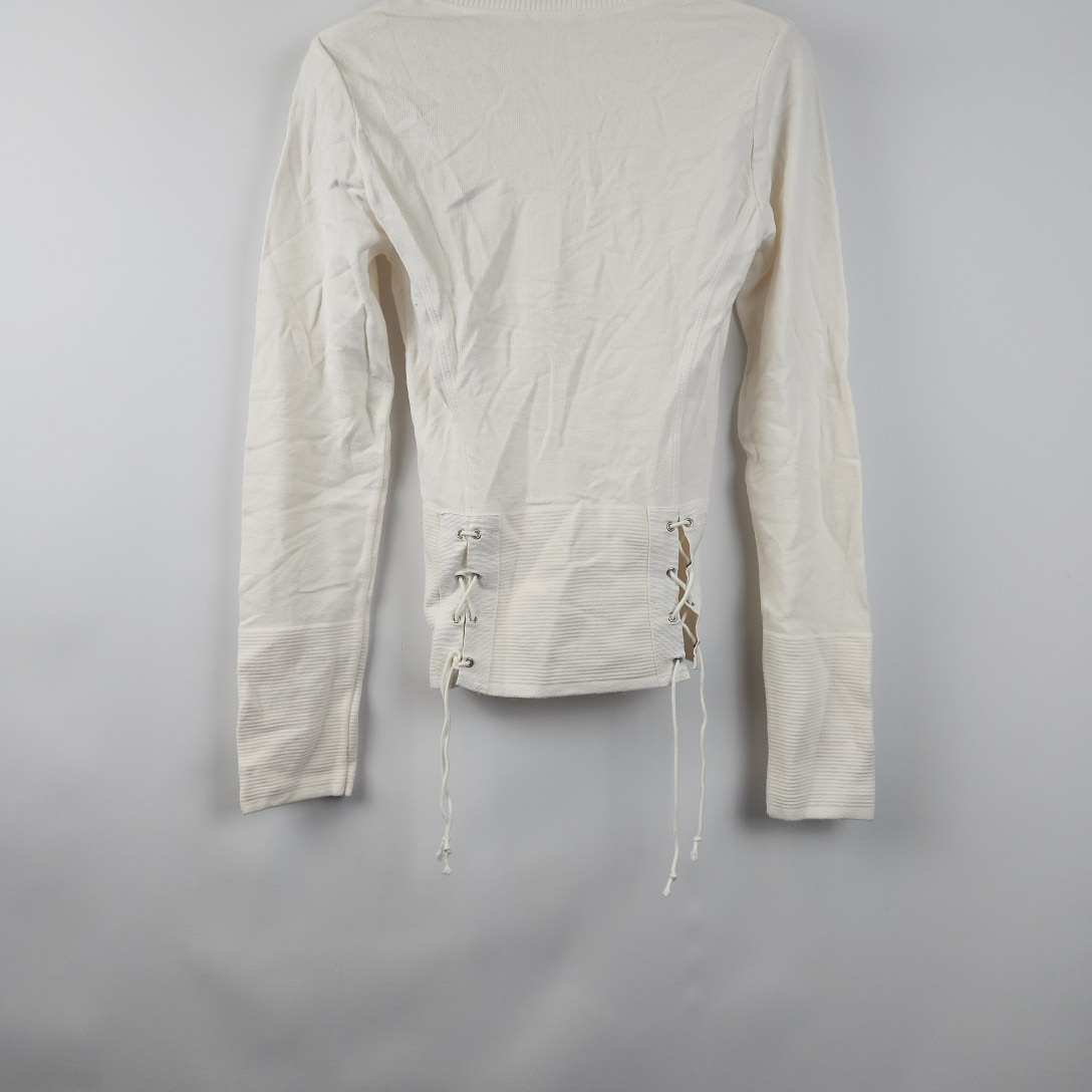 Voir photo 3 de Alain Manoukian - Pull blanc en acrylique - Taille 34/36 ( estimé) Alain Manoukian - Pull blanc en acrylique - Taille 34/36 ( estimé) Très bon état - Vue 3 -