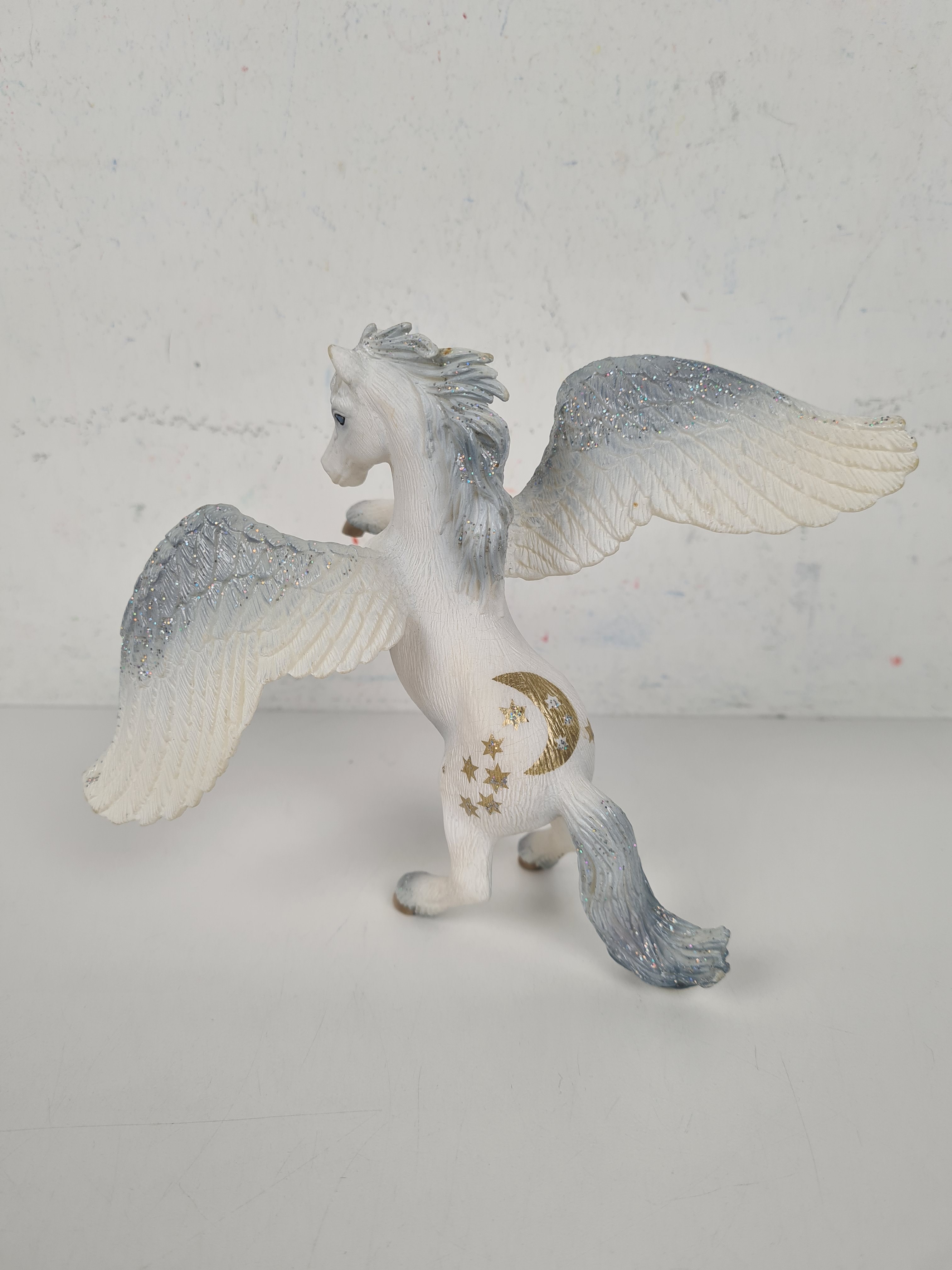 Voir photo 2 de Figurines - Bayala Pegasus steigend - Schleich 73527 - 14cm - 5ans+ Figurines - Bayala Pegasus steigend - Schleich 73527 - 14cm - 5ans+ Bon état - Vue 2 -