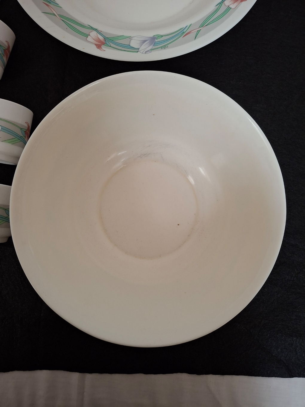 Lot de tasses,plat et saladier ARCOPAL à décor floral Palluy - Photo 4