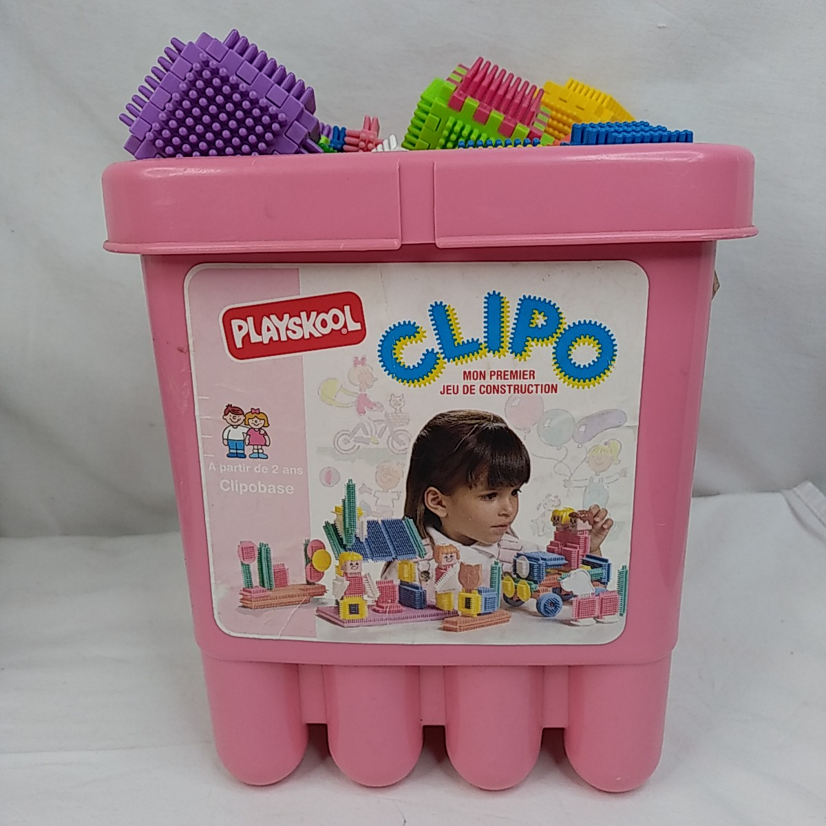 Voir photo 2 de Seau de pièces à assembler Clipo - Playskool Seau de pièces à assembler Clipo - Playskool État correct - Vue 2 -