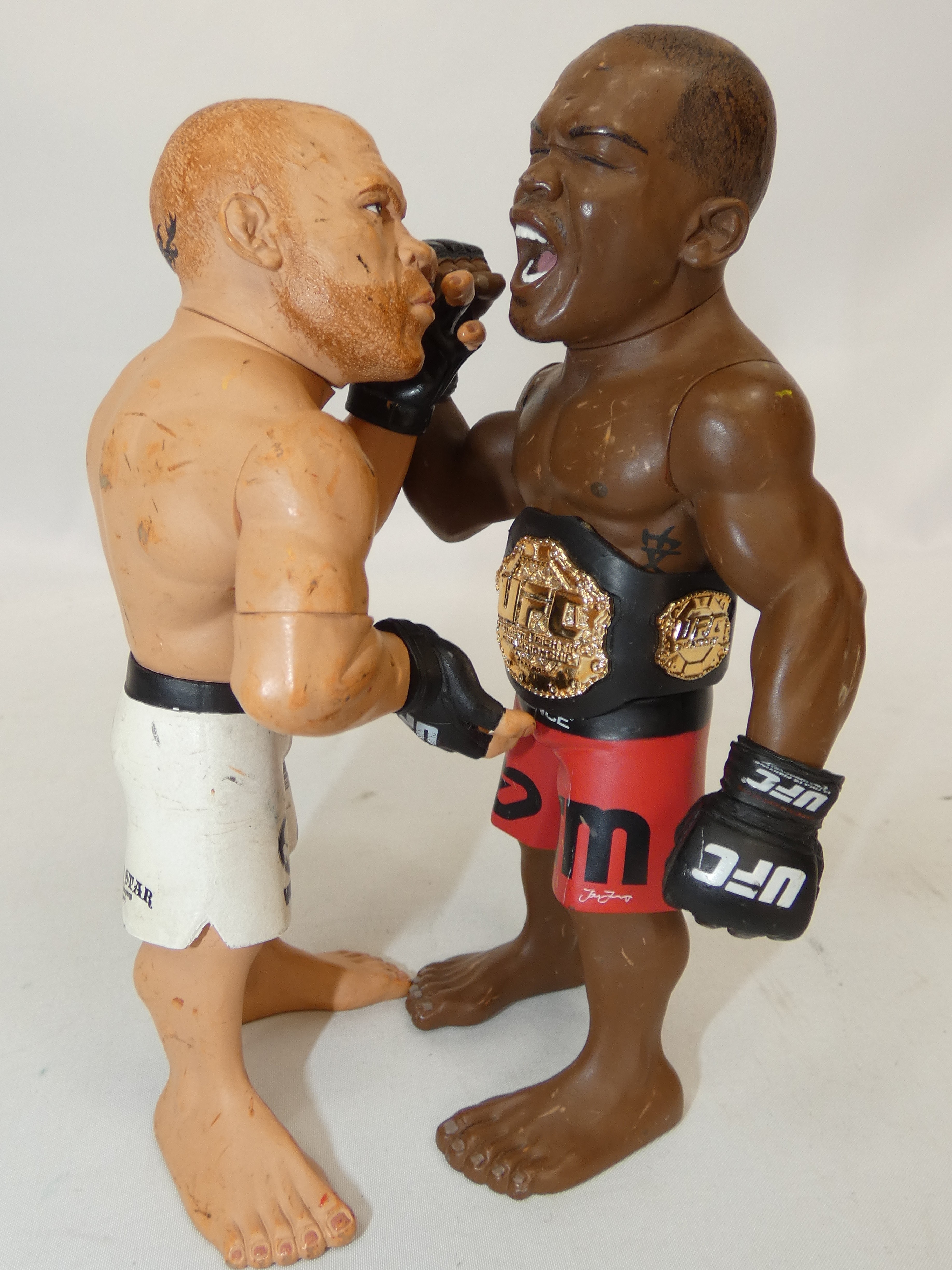 Voir photo 3 de Lot de 2 figurines Combattants UFC MMA Lot de 2 figurines Combattants UFC MMA Bon état - Vue 3 -