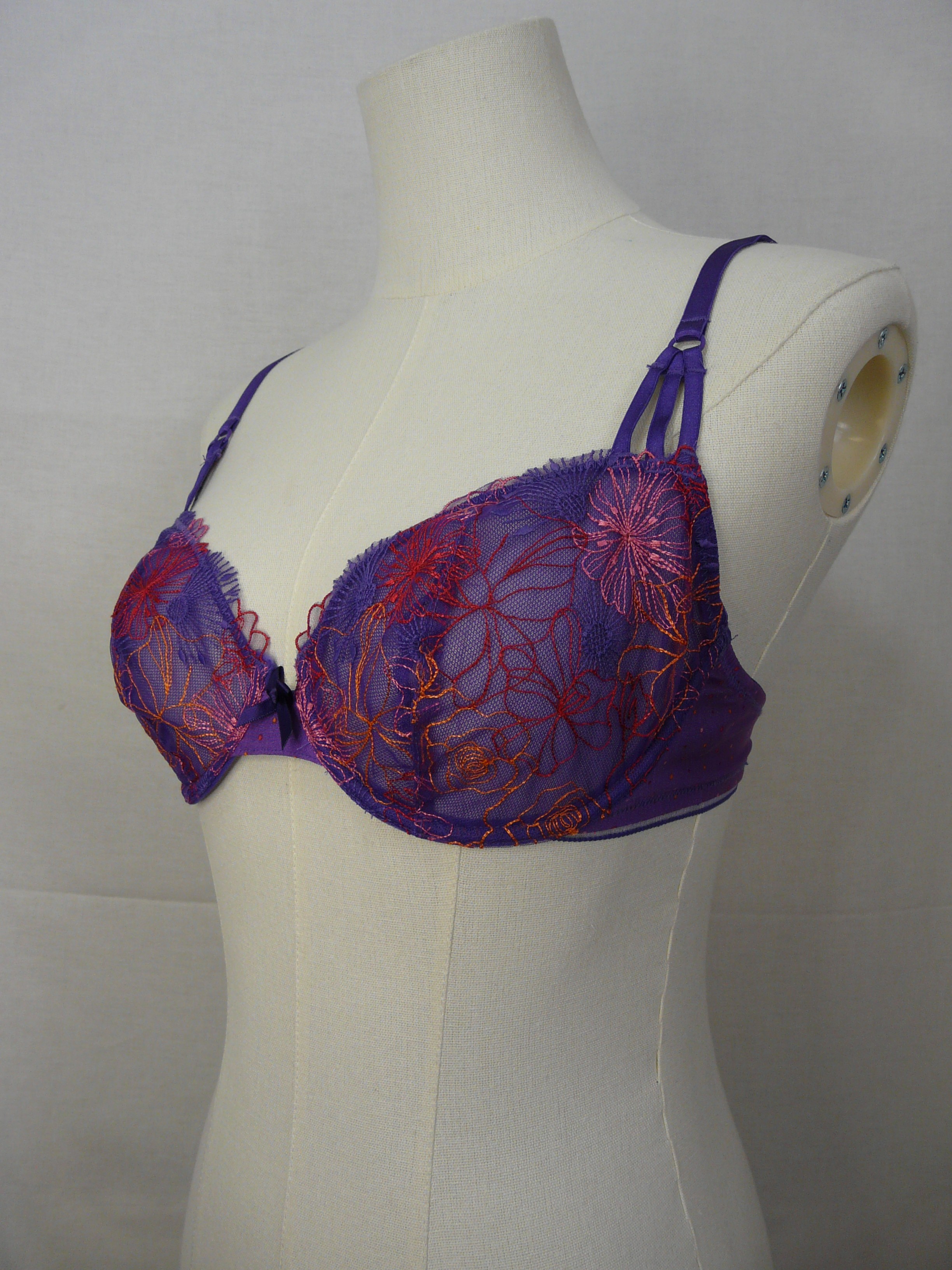 Voir photo 3 de L54 - Lot de soutien-gorge - Jardin Secret - Taille 90B L54 - Lot de soutien-gorge - Jardin Secret - Taille 90B Comme neuf - Vue 3 -