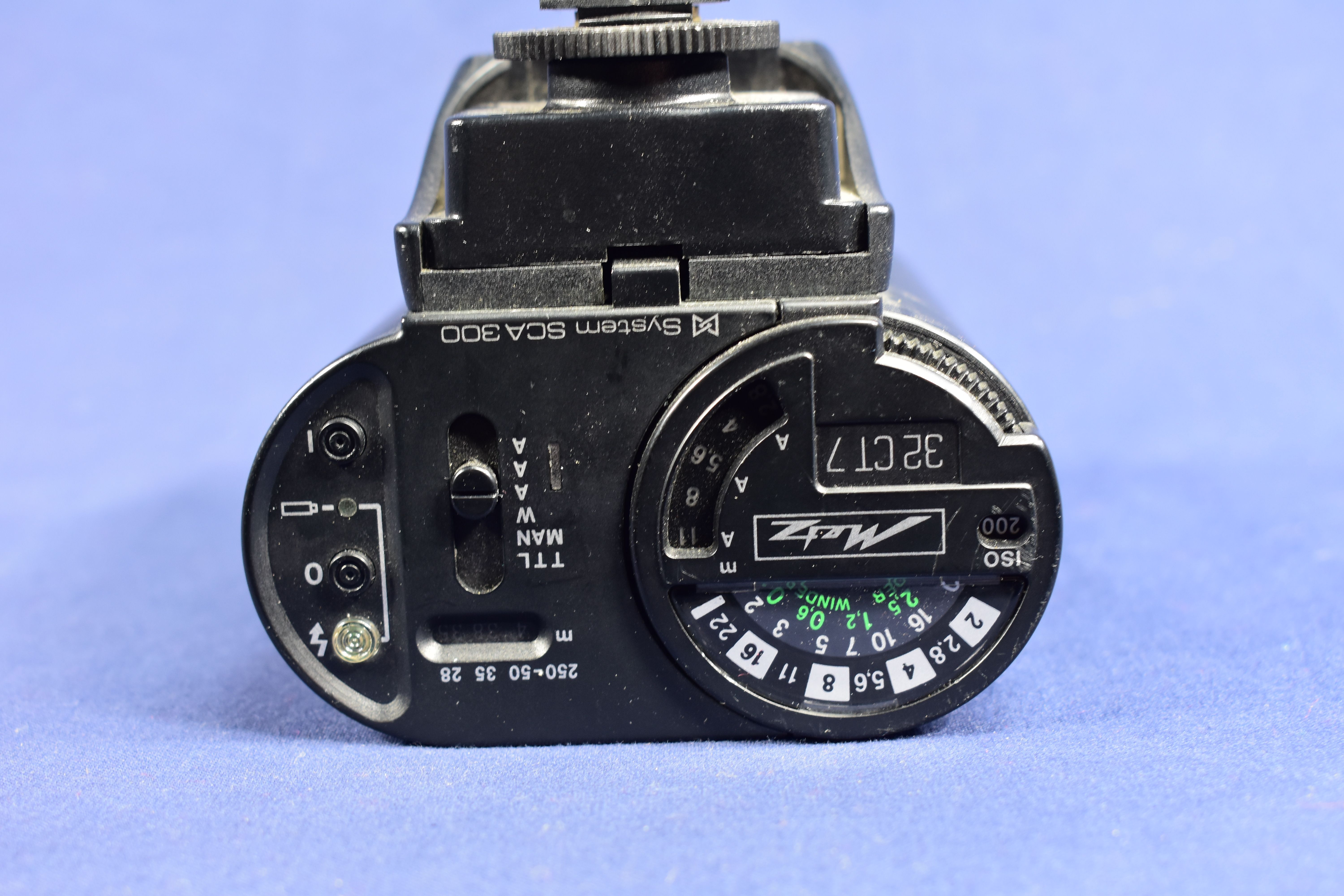 Appareil photo NIKON F 90, avec objectif de 50 mm, Objectif NIKON 35 - 105 mm, flash 1 ET 2 , 38 CT 7. - Photo 4