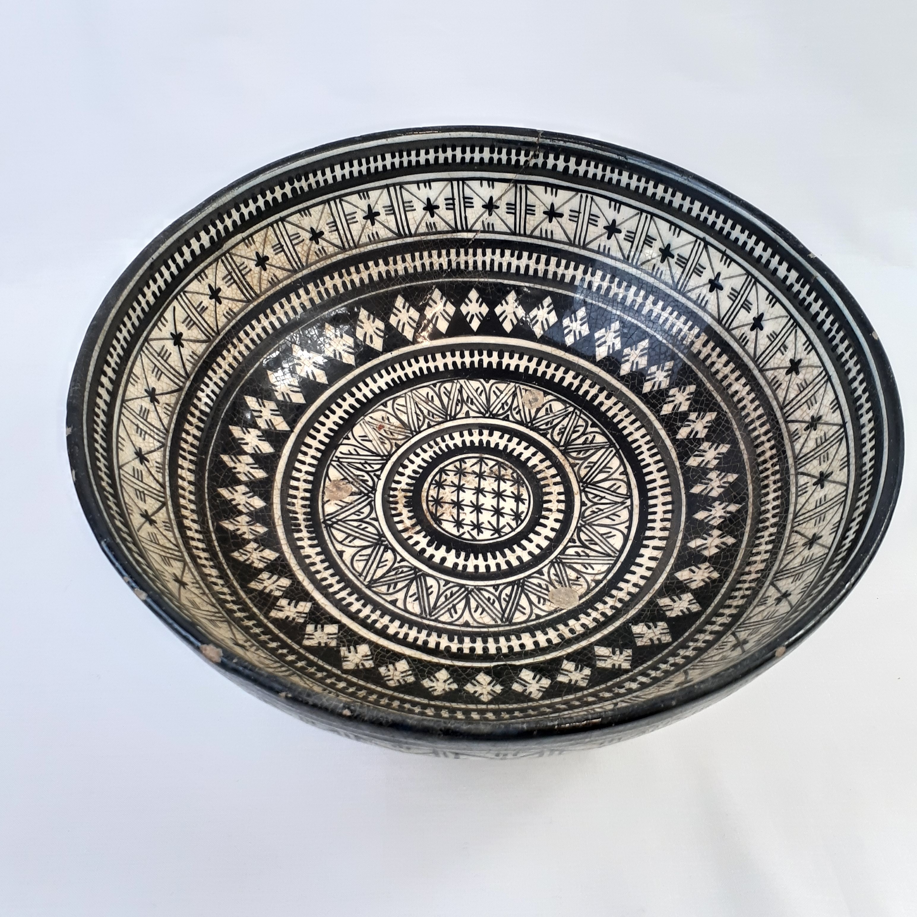 Voir photo 9 de Saladier marocain ancien - une pièce chargée d'histoire Saladier marocain ancien - une pièce chargée d'histoire État correct - Vue 9 -