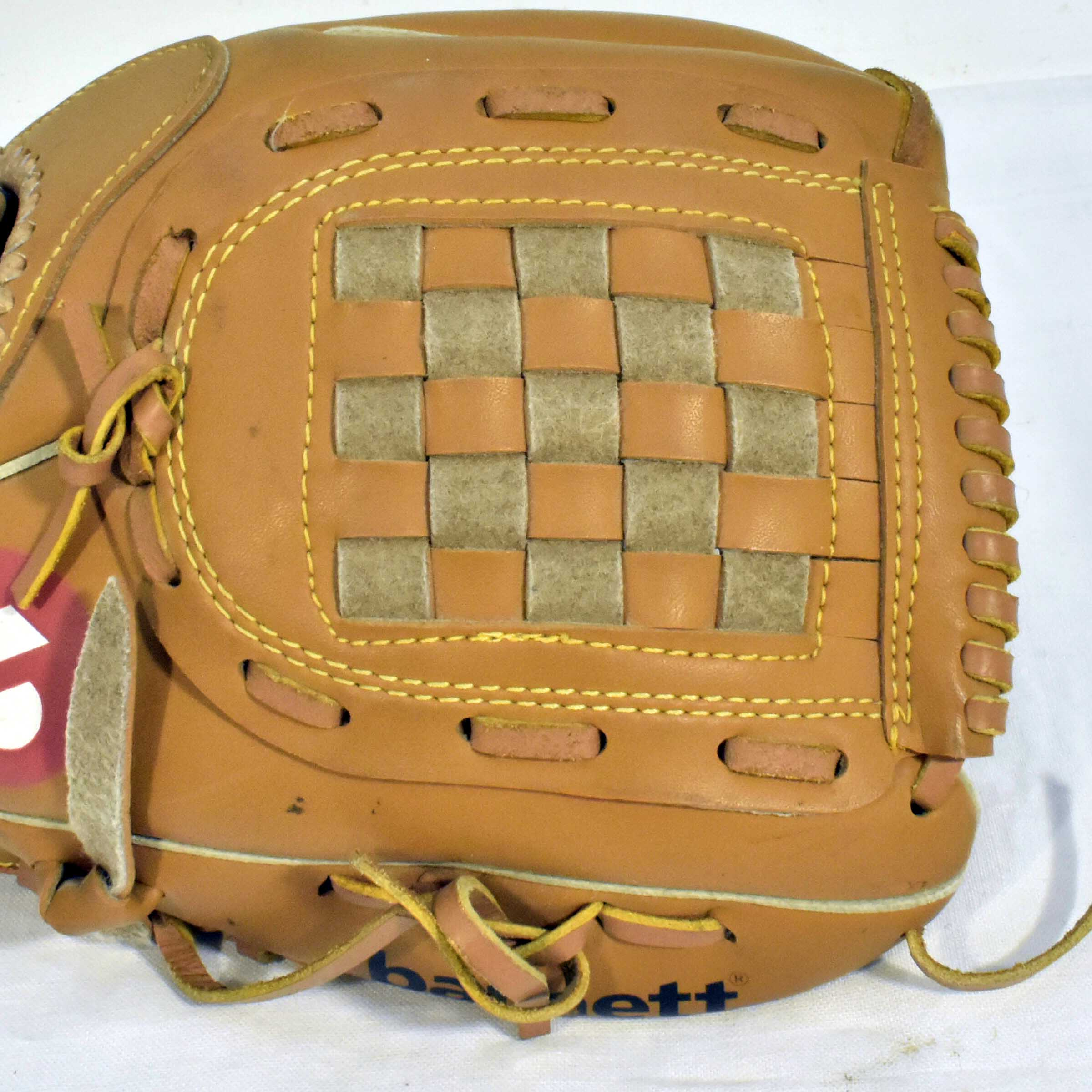 Voir photo 6 de Gant de Base Ball Gaucher Barnett® JL01 & Sa Balle Usagée Gant de Base Ball Gaucher Barnett® JL01 & Sa Balle Usagée - Vue 6 -