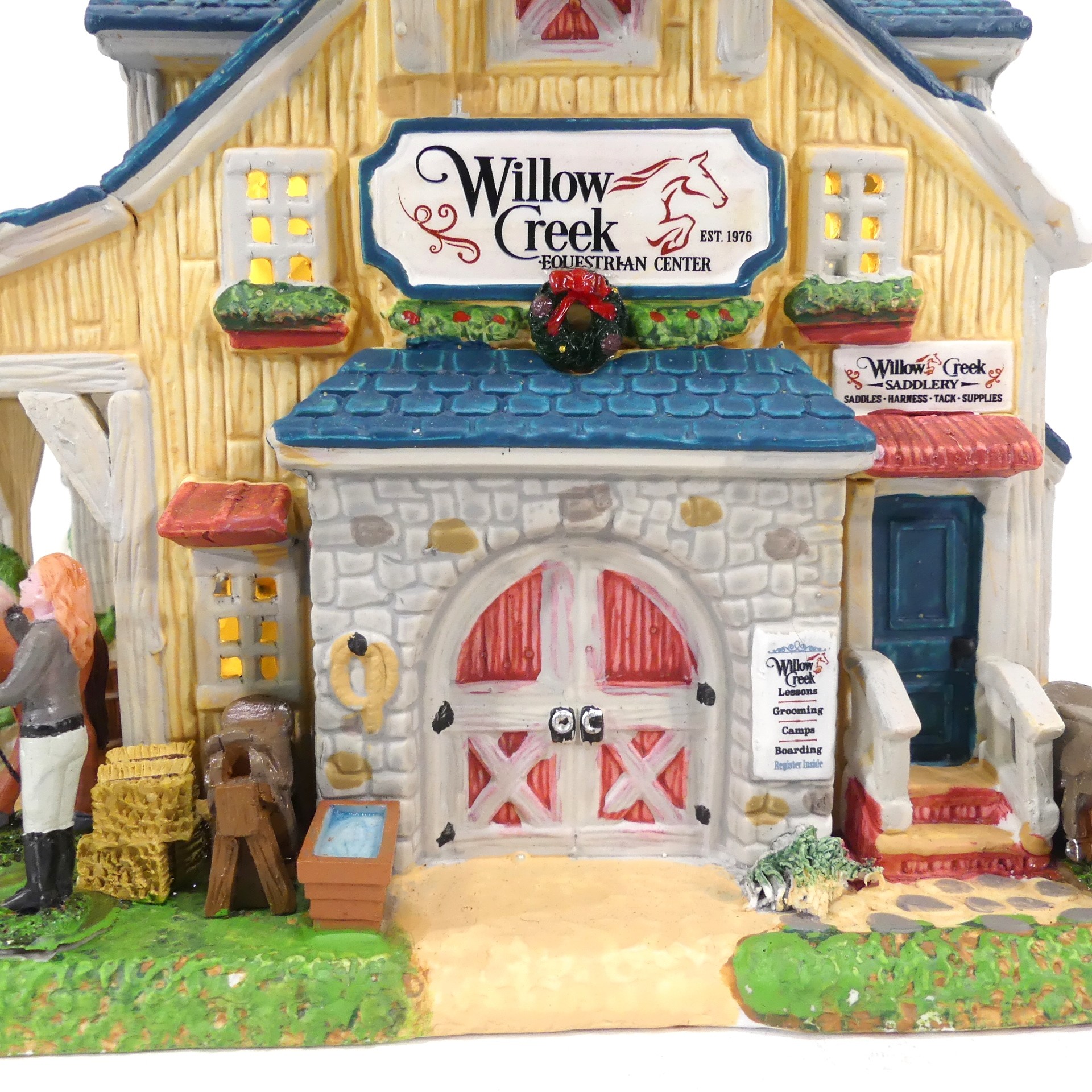 Voir photo 3 de Maison miniature Lemax -Willow Creek centre équestre Le risseau des Saules Maison miniature Lemax -Willow Creek centre équestre Le risseau des Saules Bon état - Vue 3 -