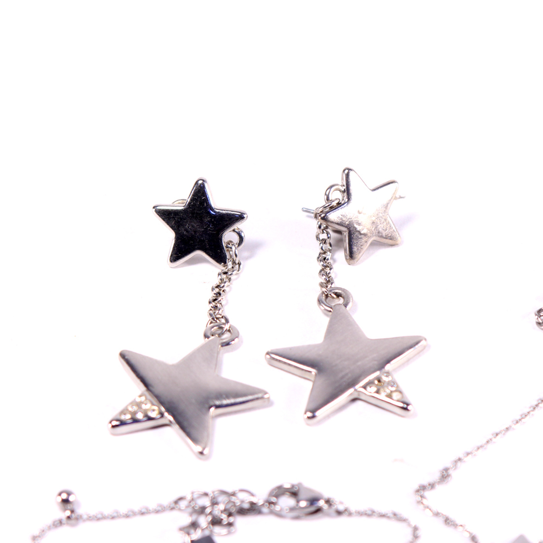 Bracelets fins en acier + boucles d'oreille acier Bon état - Vue 2 - 
