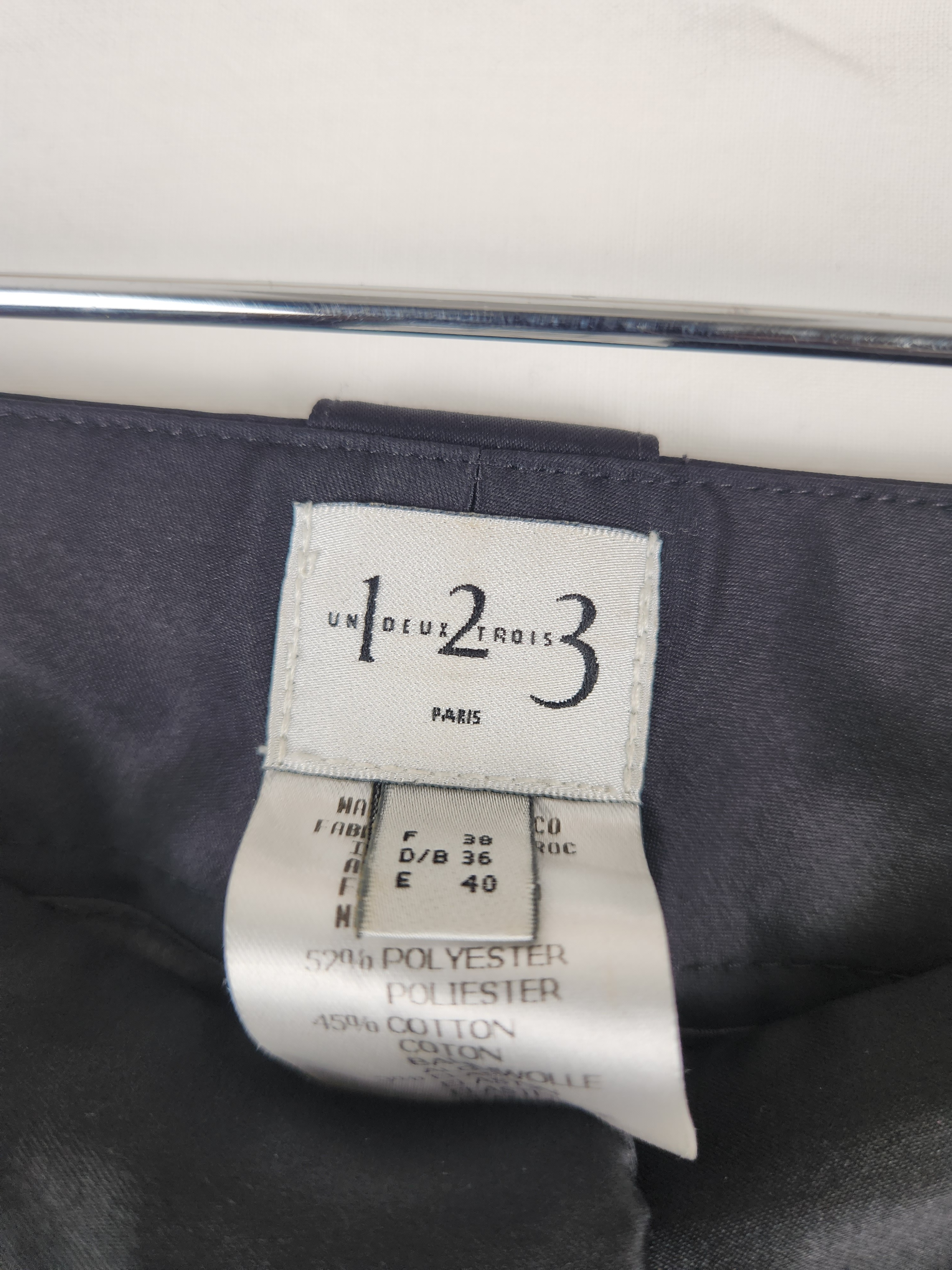Voir photo 4 de 1.2.3 - Pantalon noir - Taille 38 Longueur= 98 cm 1.2.3 - Pantalon noir - Taille 38 Longueur= 98 cm Très bon état - Vue 4 -