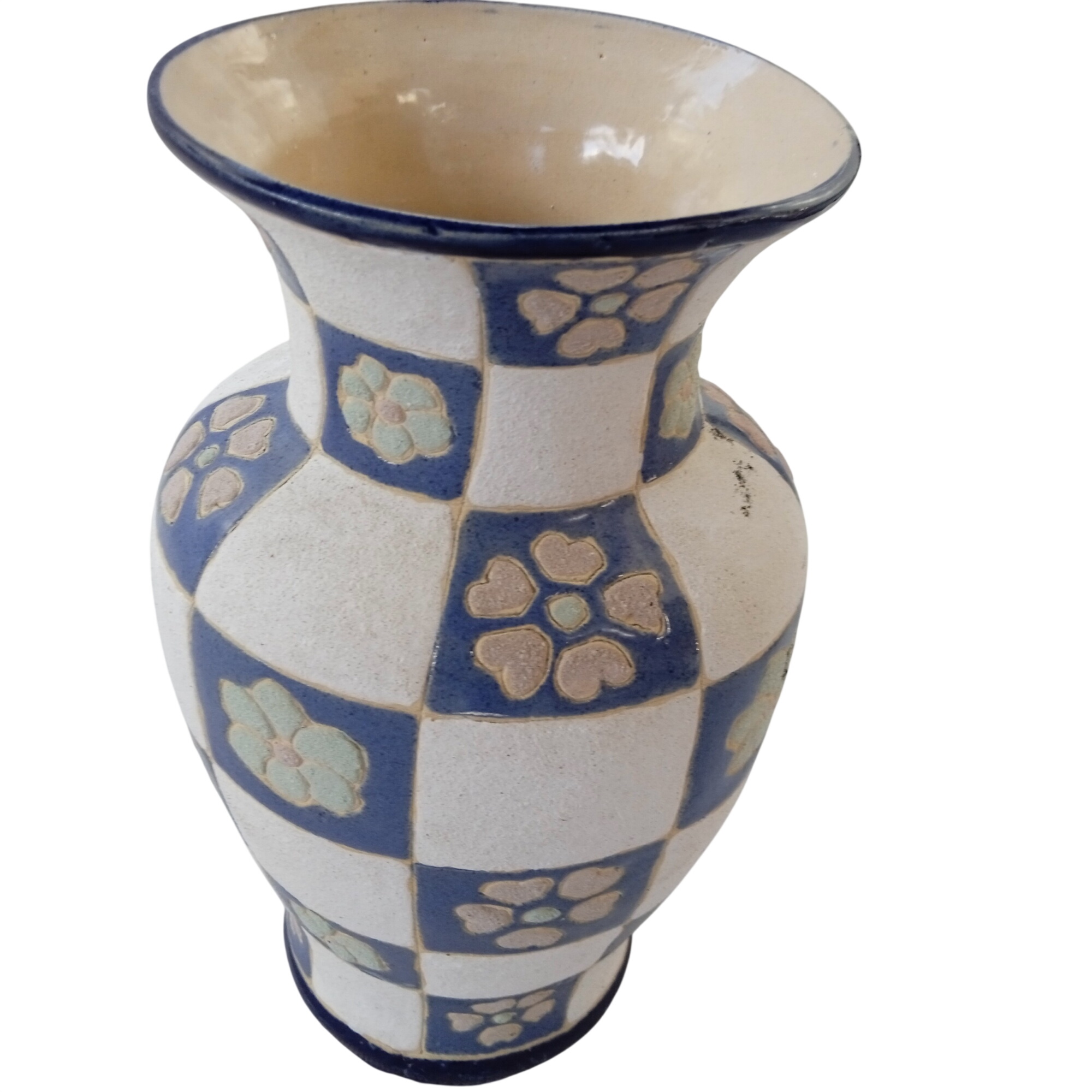 Acheter Gros vase en céramique poterie damier fait main Art Déco vintage Très bon état - 17,60 € Gros vase en céramique poterie damier fait main Art Déco vintage Très bon état - reconditionné disponible sur Label Emmaüs