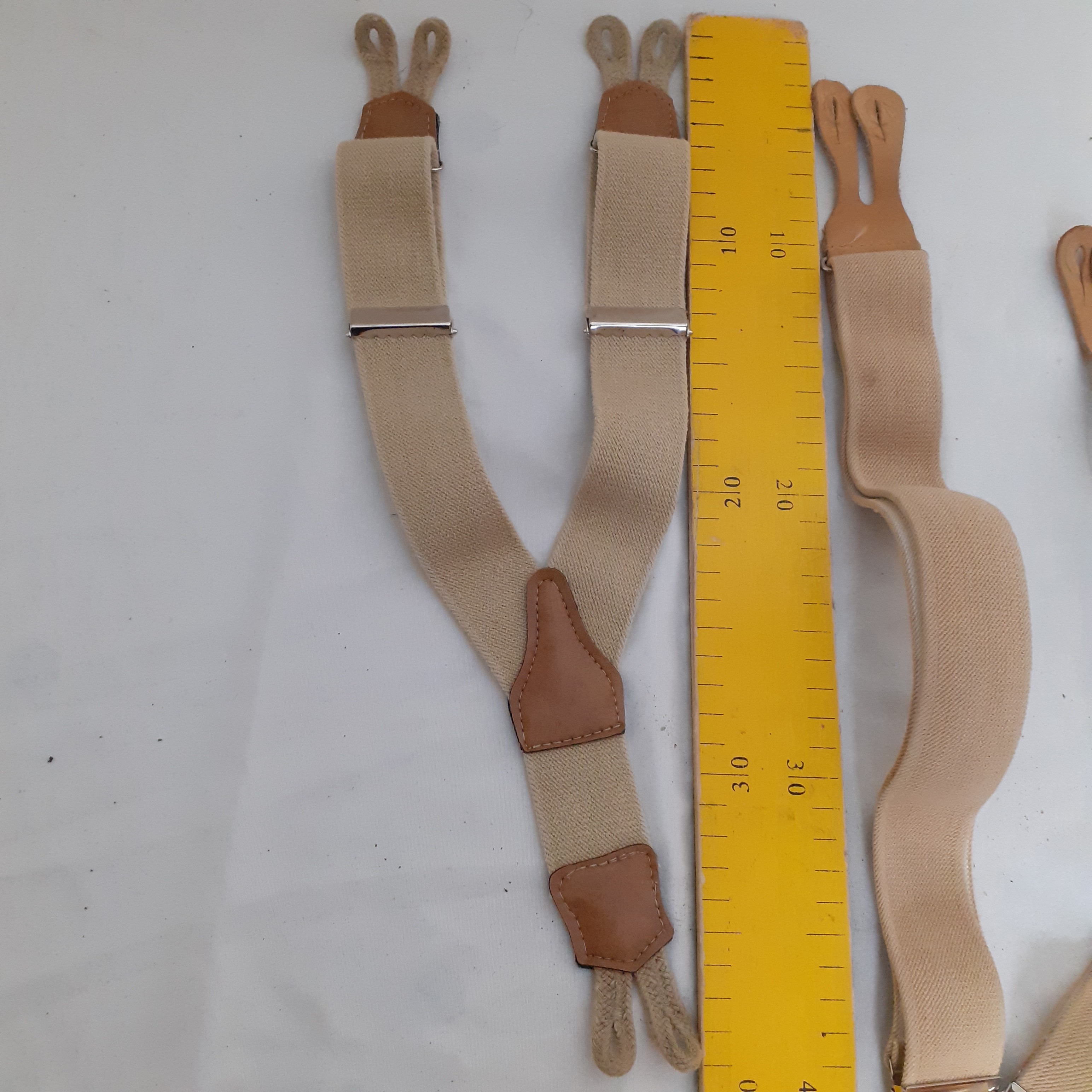 Voir photo 3 de Lot de deux paires de bretelles anciennes à bouton ( 1 enfant, 1 adulte) Lot de deux paires de bretelles anciennes à bouton ( 1 enfant, 1 adulte) Bon état - Vue 3 -