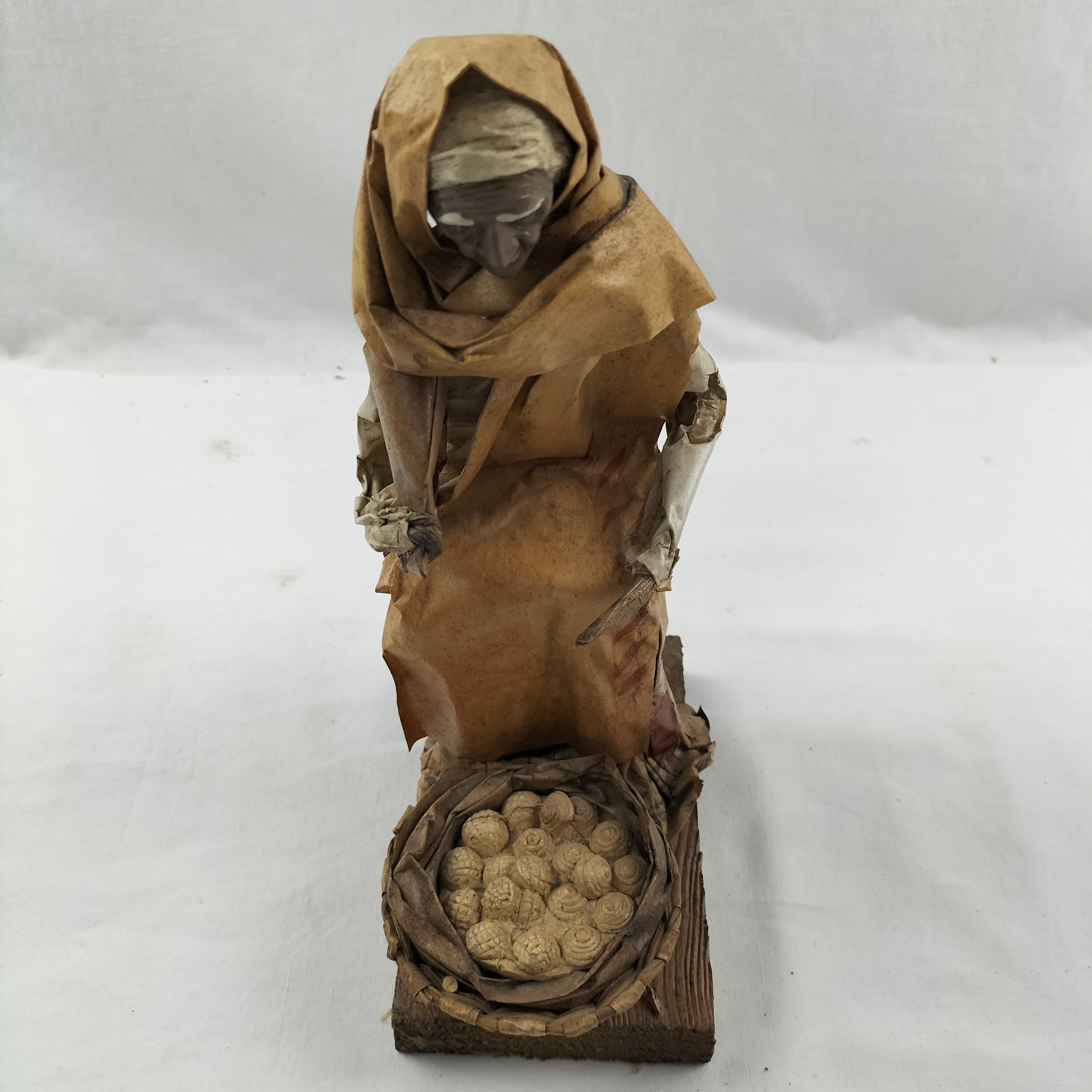 Figurine vintage art mexicain vieille femme en papier mâché - Photo 5
