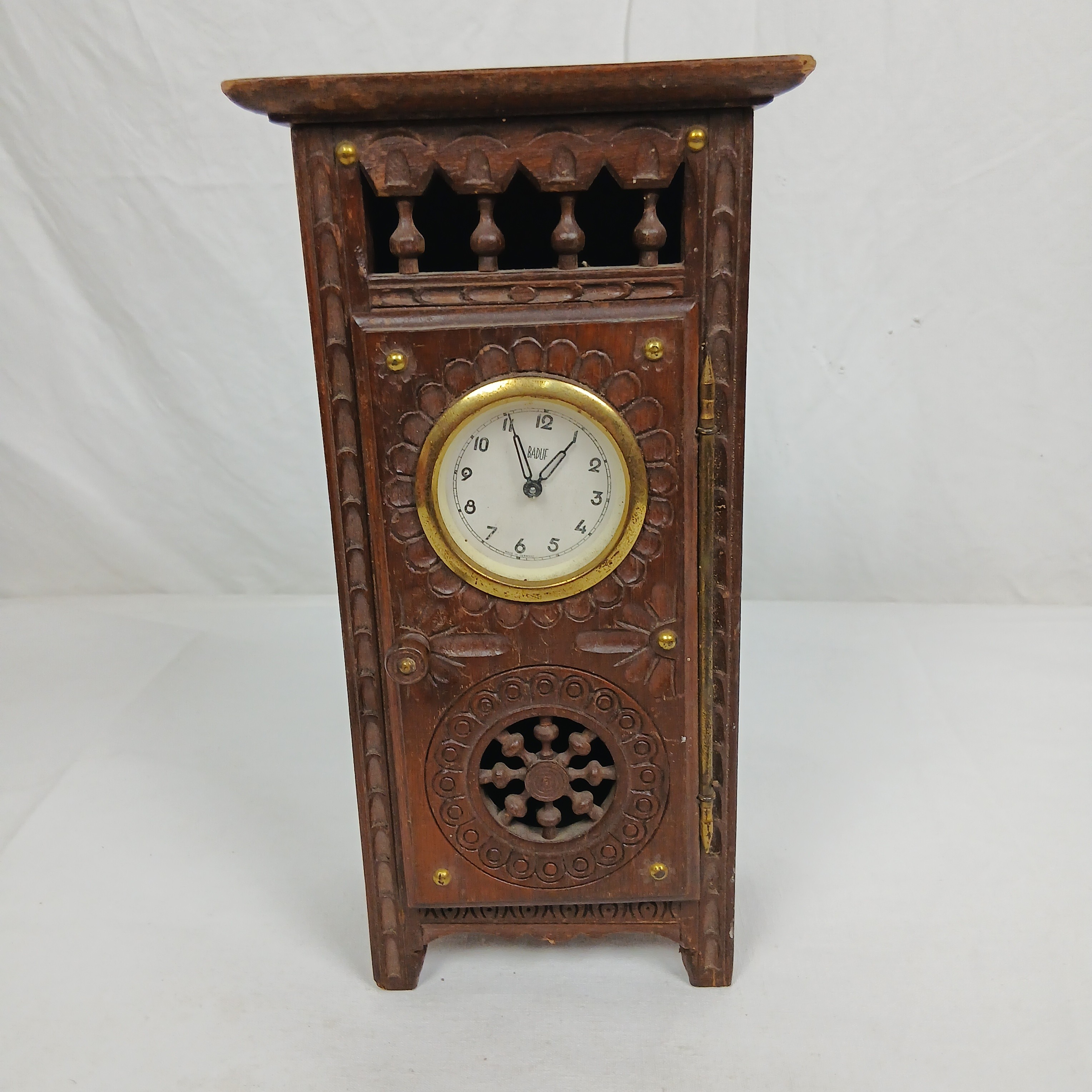Voir photo 3 de ARMOIRE POUR POUPÉE BRETONNE AVEC HORLOGE MÉCANIQUE VINTAGE ARMOIRE POUR POUPÉE BRETONNE AVEC HORLOGE MÉCANIQUE VINTAGE État correct - Vue 3 -