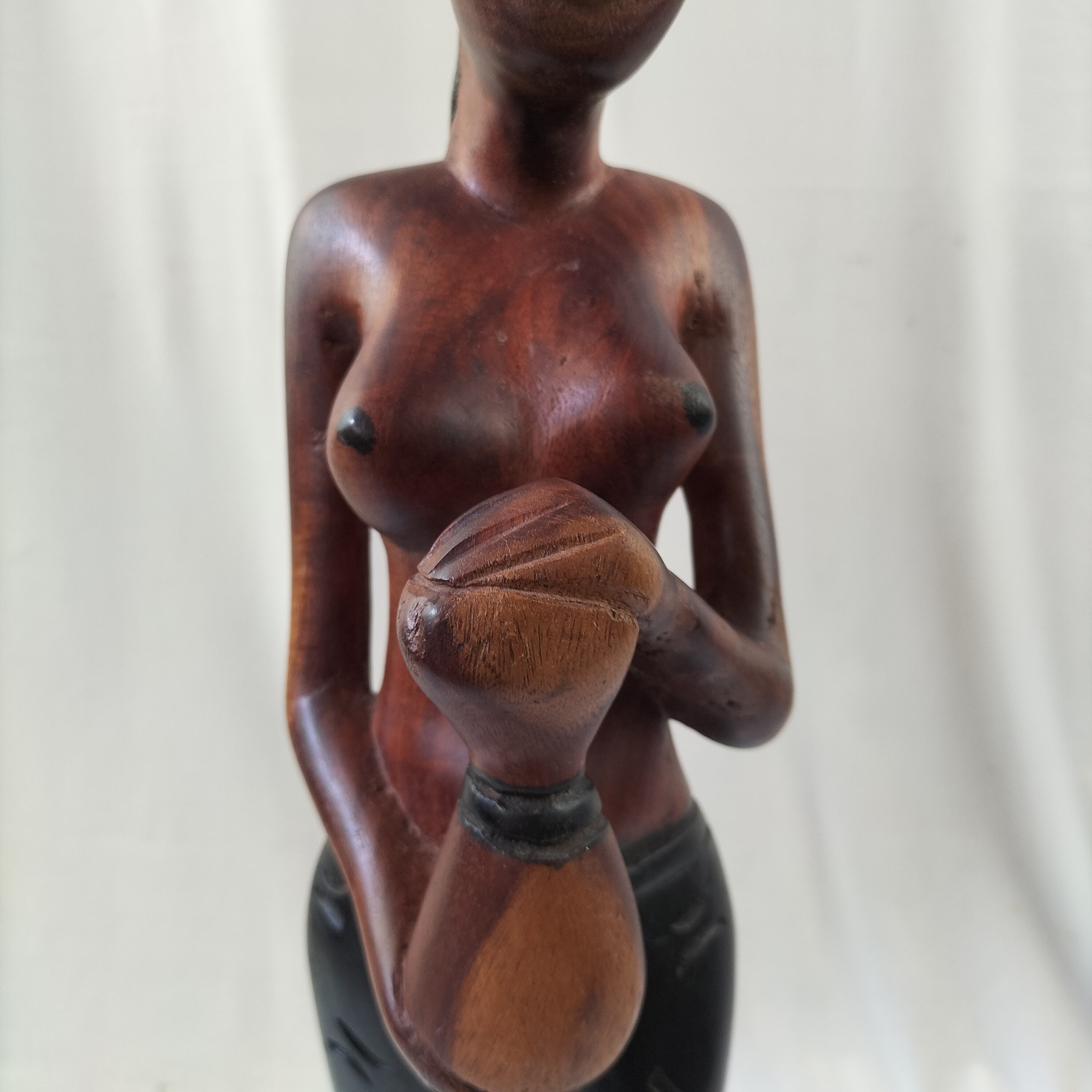 Voir photo 6 de Statue bois massif femme africaine Statue bois massif femme africaine Bon état - Vue 6 -