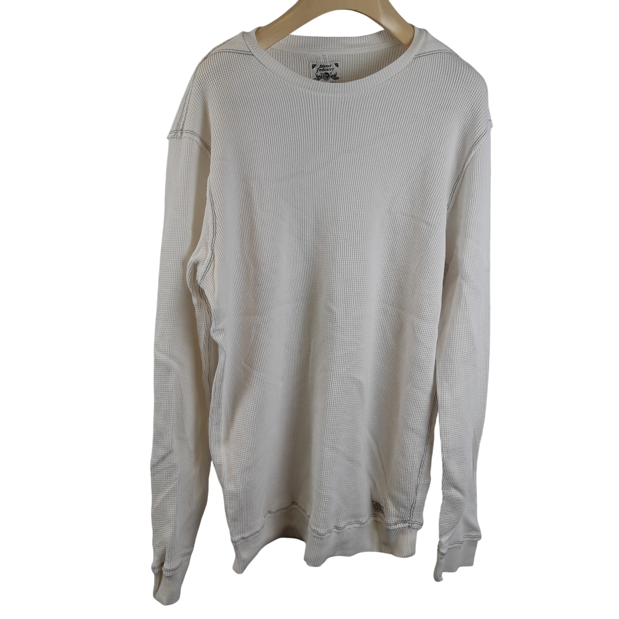 Diesel - Pull vintage ivoire style - Taille XL estimée Carrure ( épaules à épaules)= 48 Poitrine= 50 Longueur= 70 Très bon état -  reconditionné disponible sur Label Emmaüs
