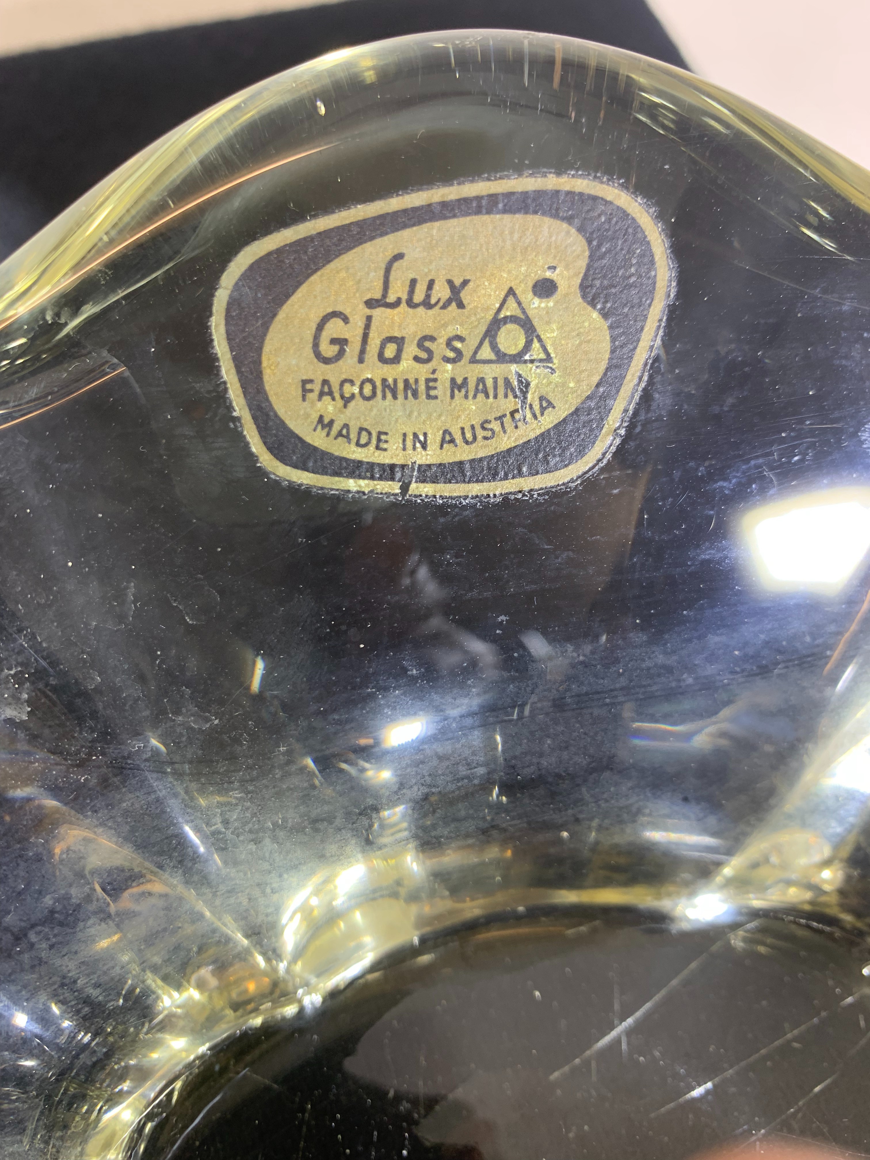 Voir photo 2 de Grande coupe en cristal vintage annees 60 faconné main lux glass Grande coupe en cristal vintage annees 60 faconné main lux glass Très bon état - Vue 2 -