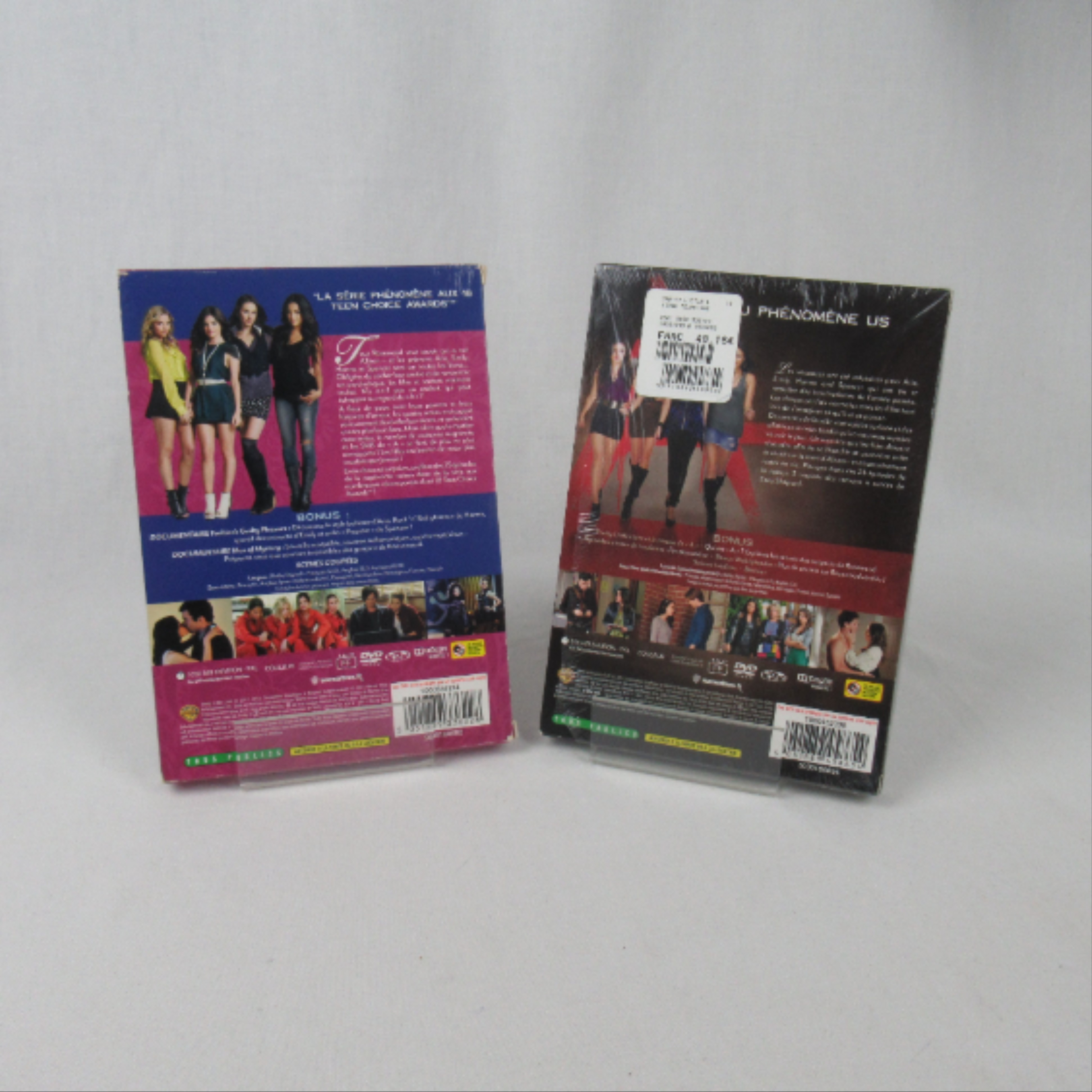Voir photo 2 de Pretty Little Liars saison 2 et 3 Pretty Little Liars saison 2 et 3 Bon état - Vue 2 -