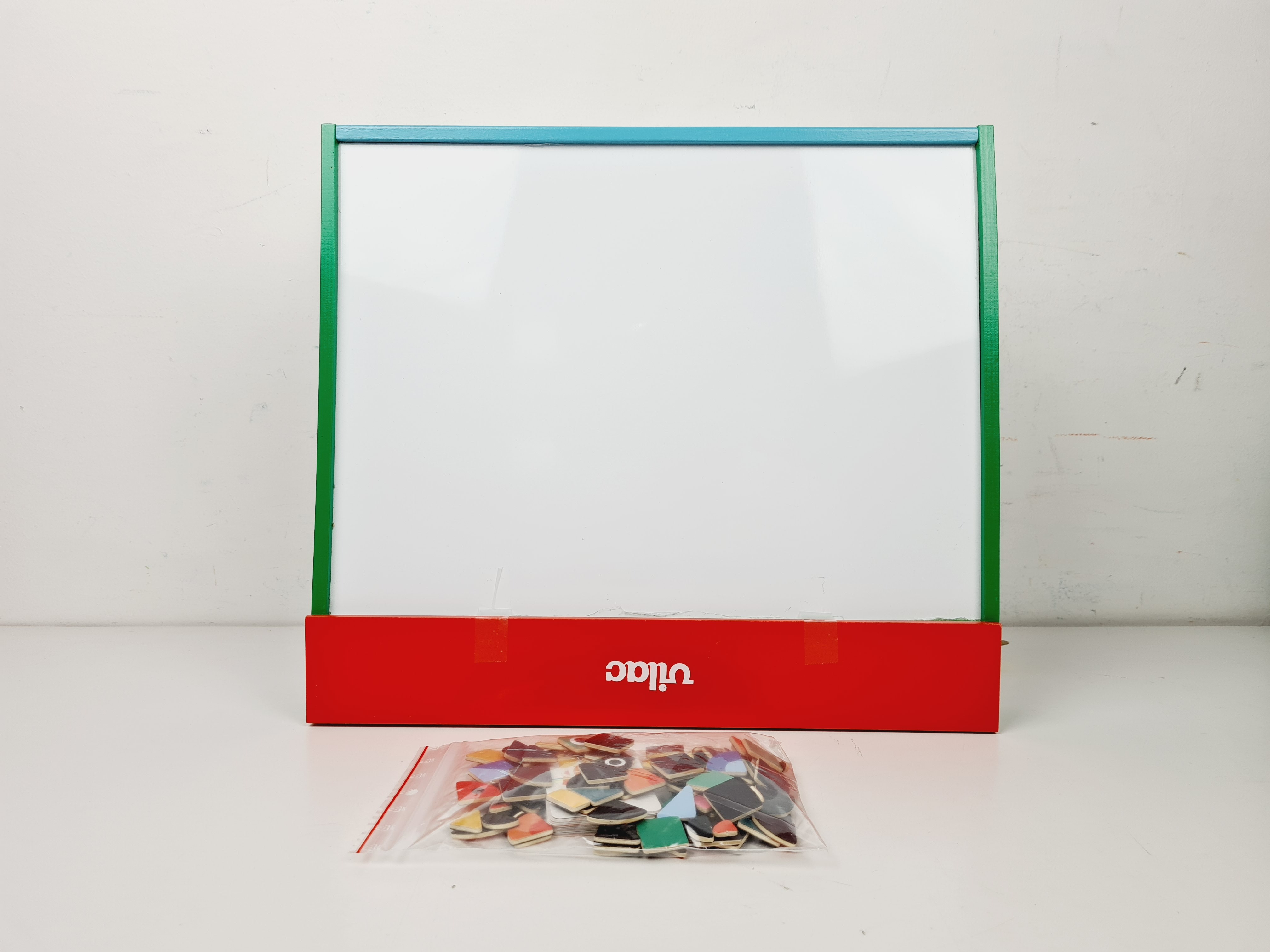 Voir photo 4 de Jouet en bois - Grand CréaMagnet, Magnetic board - Vilac - 3 ans + Jouet en bois - Grand CréaMagnet, Magnetic board - Vilac - 3 ans + Bon état - Vue 4 -