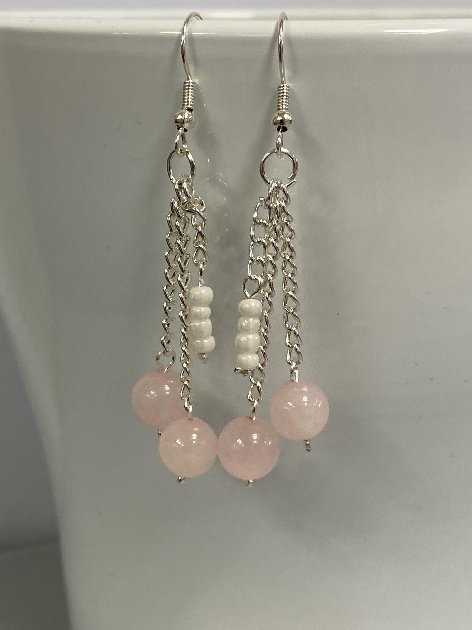 Boucles d'oreilles en perles et chaines recyclées de style girly chic  - Photo 0