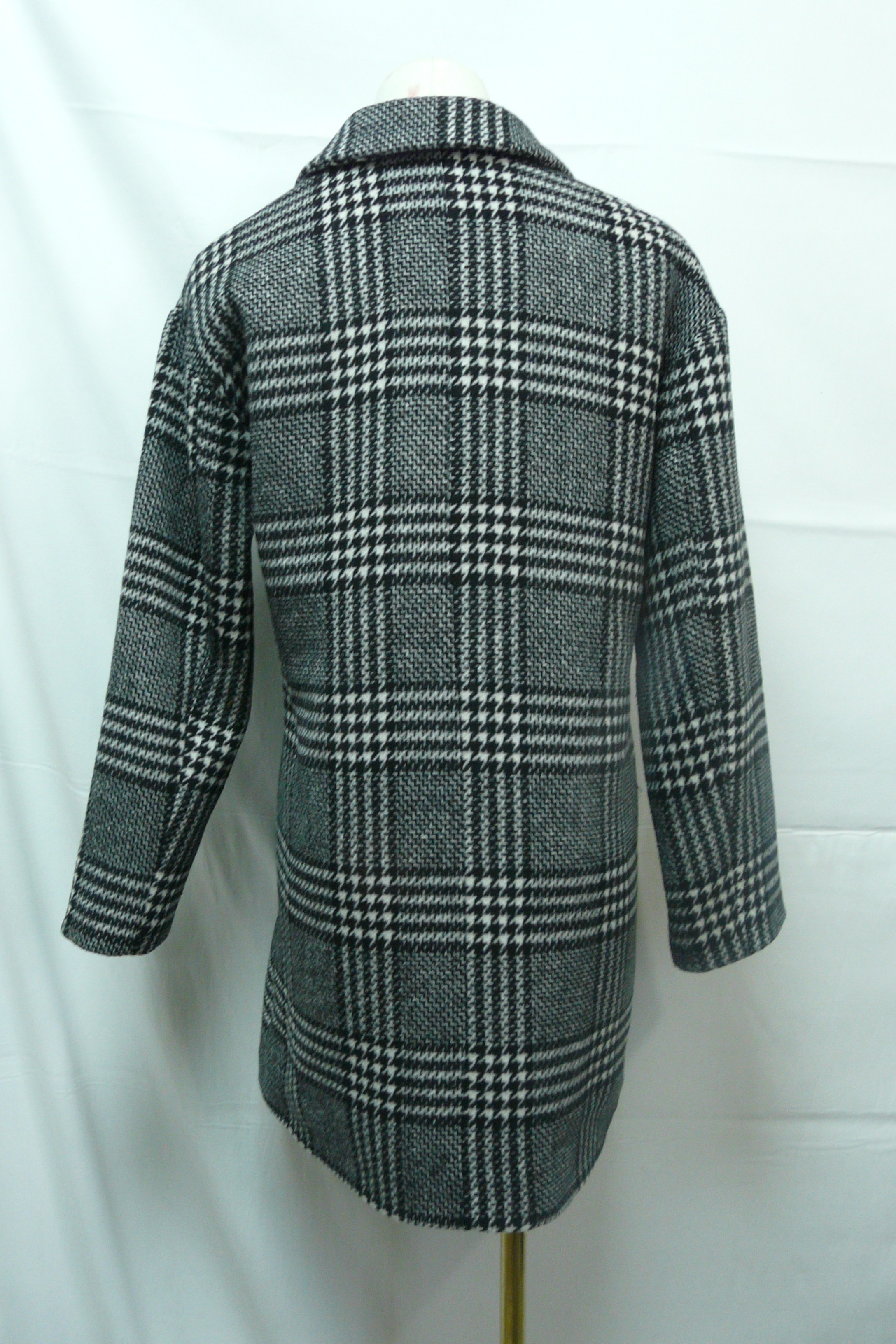 Voir photo 2 de E1 - Manteau motif tartan - Kiabi - Âge 12 ans (2XS) E1 - Manteau motif tartan - Kiabi - Âge 12 ans (2XS) - Vue 2 -