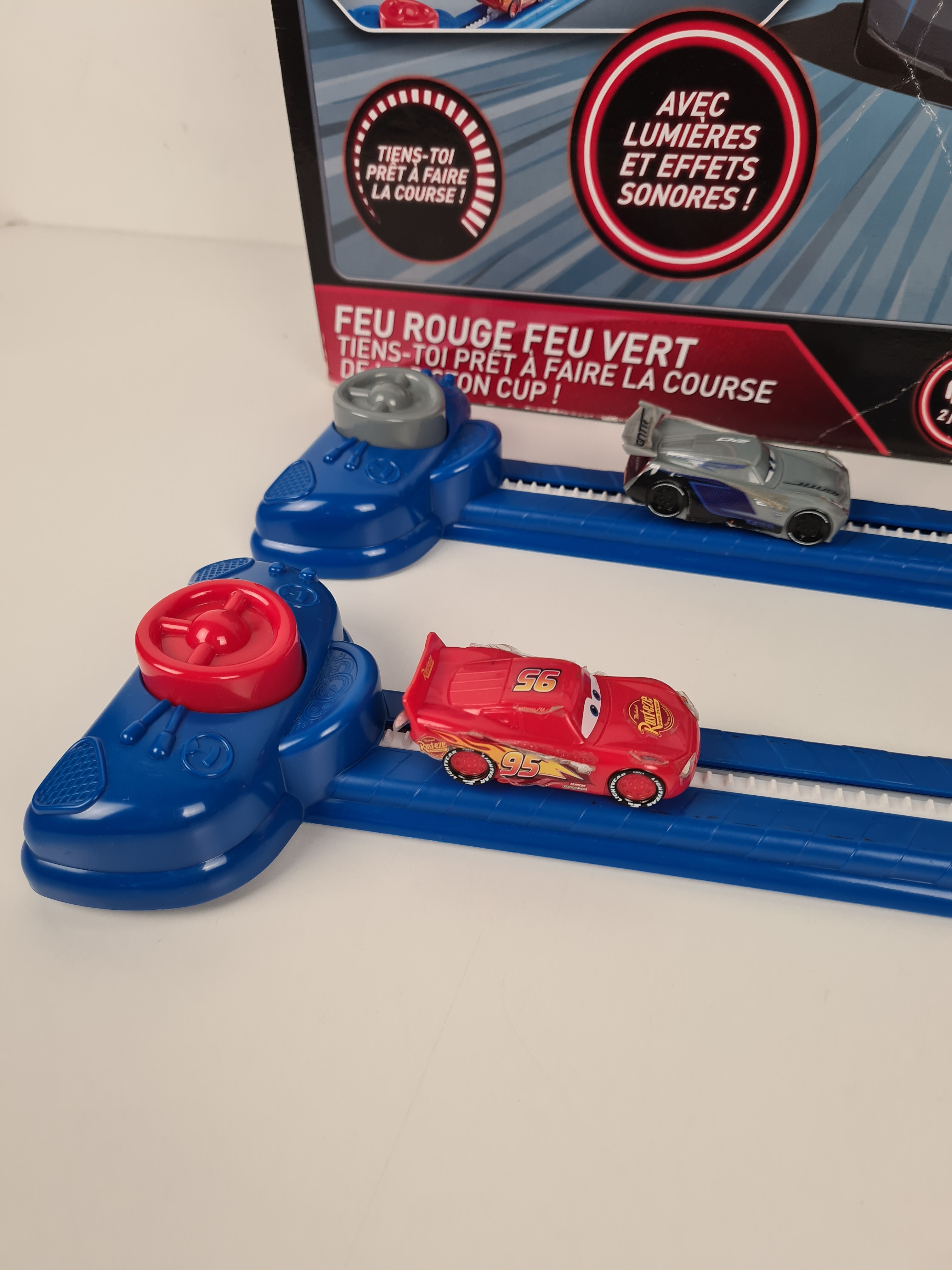 Circuit - Cars jeu "feu rouge , feu ver" - Disney Pixar -3ans+ Bon état - Vue 4 - 