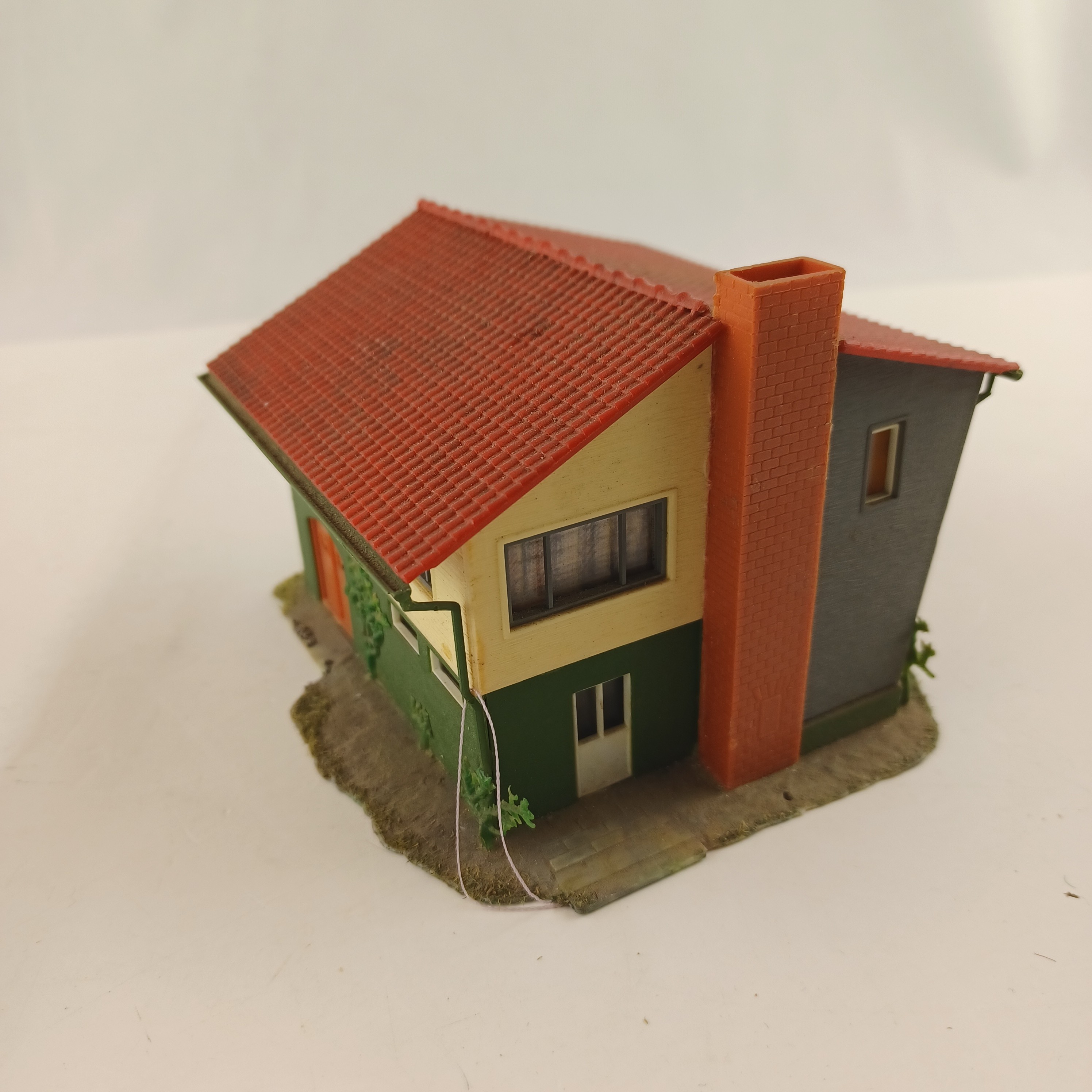 Maquette de modélisme d'une maison à cheminée de 10x9x8 cm Très bon état - Vue 4 - 
