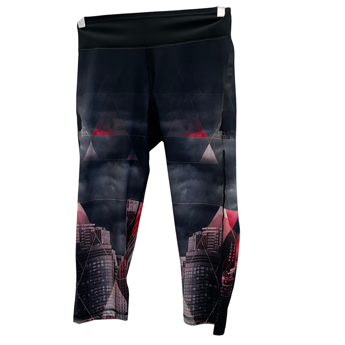 Pantacourt leggings de sport pour femme, Adidas, taille M - Très bon état sur Label Emmaüs